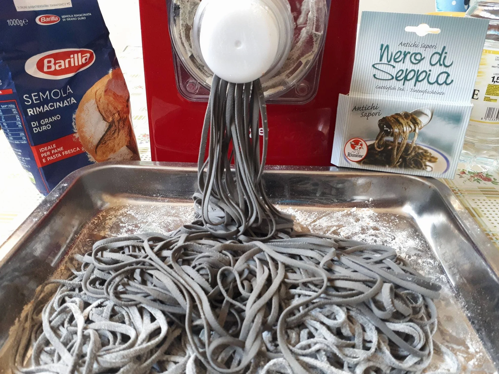 Sirige Pastamagic-C - maszynka do makaronu, 300 W - 22 Trafile - wyciąg z pionowego ciasta [nie klei się] maks. 640 g mąki, zestaw ravioli gratis w zestawie.