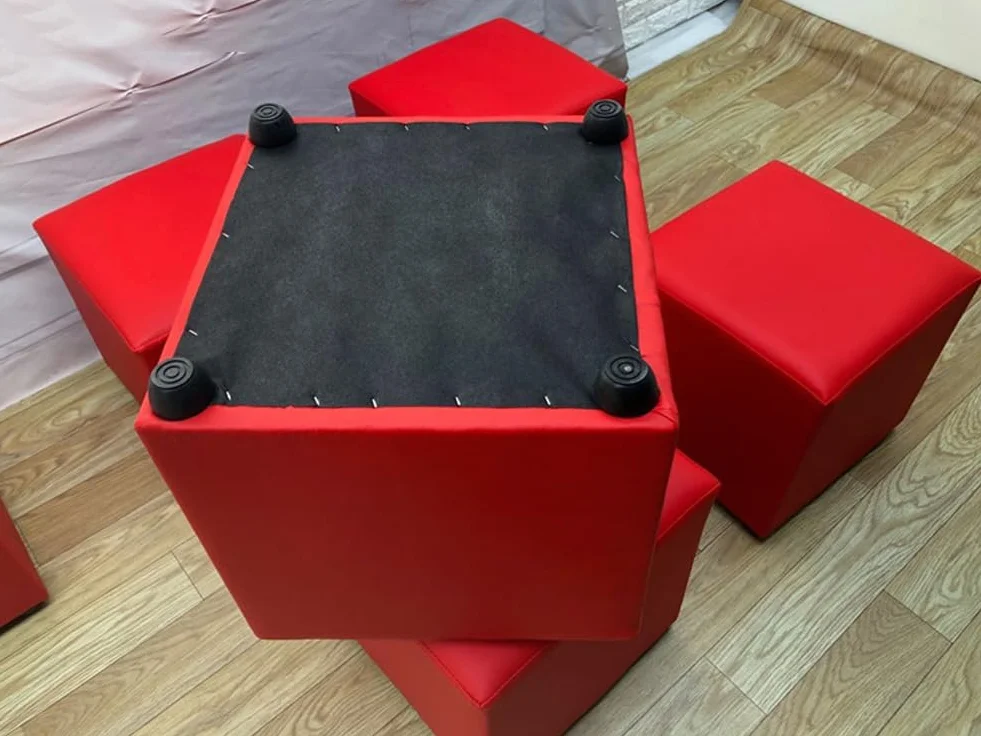 Luksusowy, błękitny kwadratowy stołek otomany ze skóry PU - stylowy podnóżek do przymierzalni, biur, sypialni, centrów handlowych i sal wystawowych (30 x 30 x 30 cm/12 x 12 x 12)