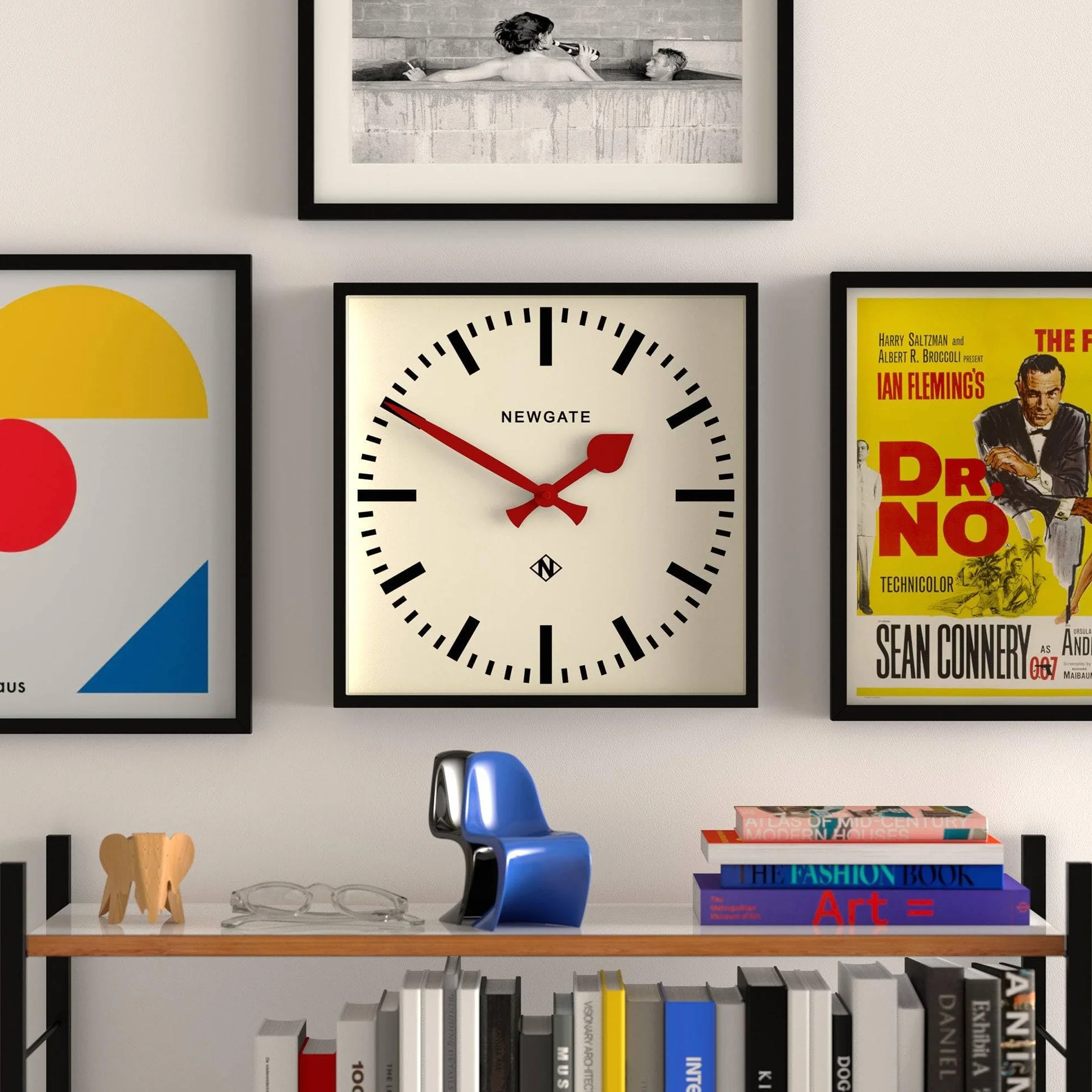 NEWGATE Zegar ścienny Number Five | Inspiracja retro kwadratowy nowoczesny zegar stacji | 40 cm | Czarny z czerwonymi wskazówkami | Styl z połowy wieku do kuchni, salonu lub biura