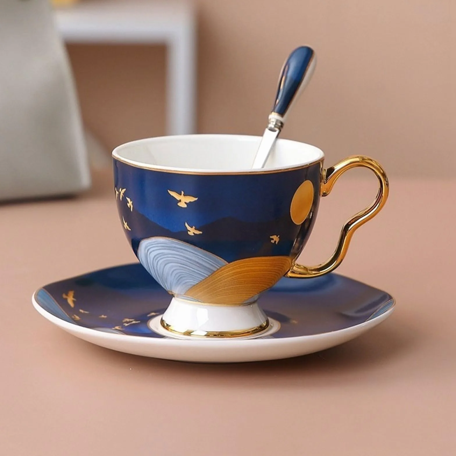 Kubek do kawy - lekki luksusowy wysokiej jakości zestaw filiżanek i spodków z porcelany kostnej - eleganckie kubki do herbaty kwiatowej na brytyjską popołudniową herbatę, idealne świąteczne prezenty
