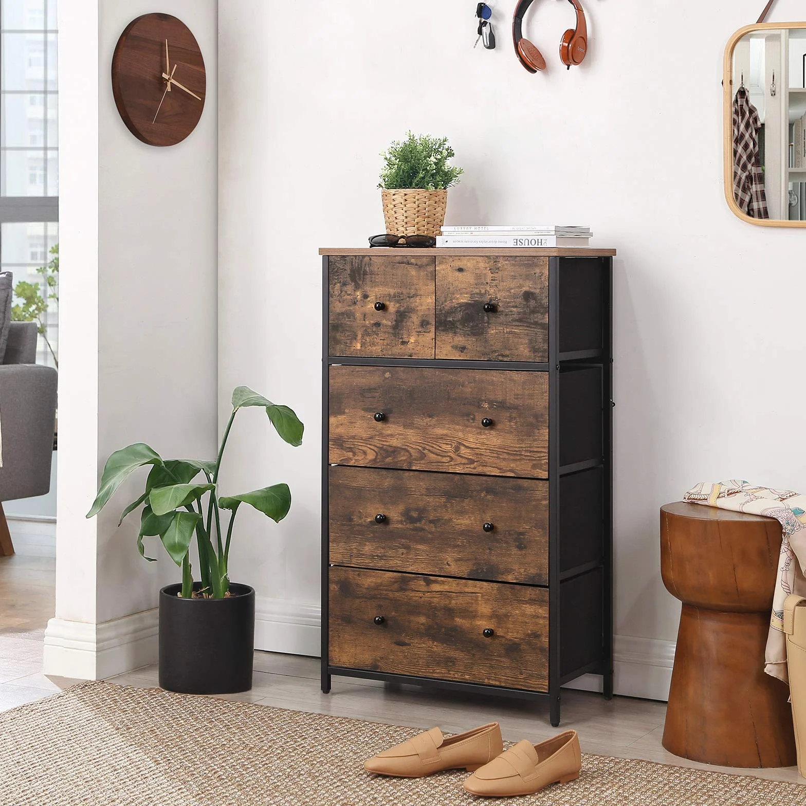 SONGMICS komoda, szafka do przechowywania, szuflady materiałowe z frontem MDF, wzornictwo przemysłowe, na korytarz, do salonu, w stylu vintage, brązowo-czarna, LGS45H