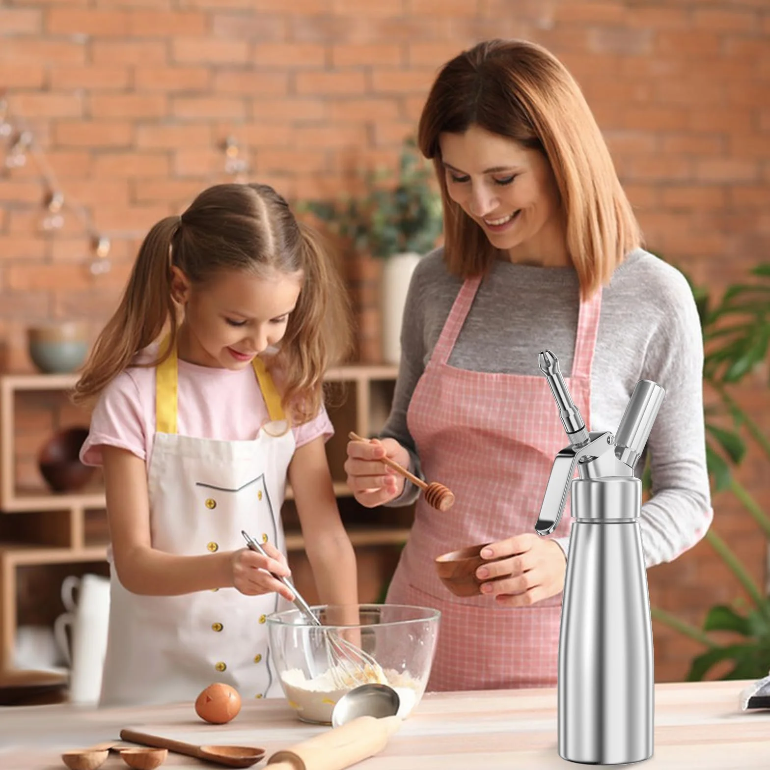Newaner Syfon do bitej śmietany 500 ml, z aluminium, z 3 końcówkami ze stali nierdzewnej, 1 szczotka do czyszczenia, do dekoracji tortów urodzinowych, ciast, lodów i deserów