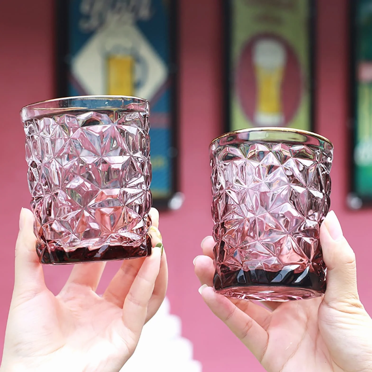 Szklanki Highball, trwały zestaw 2 szklanek do picia w kształcie diamentu, wina, whiskey, koktajli, kieliszek do soku, czerwony szklany kubek ze złotą krawędzią odpowiedni do koktajli, wody, soku, piwa, wina