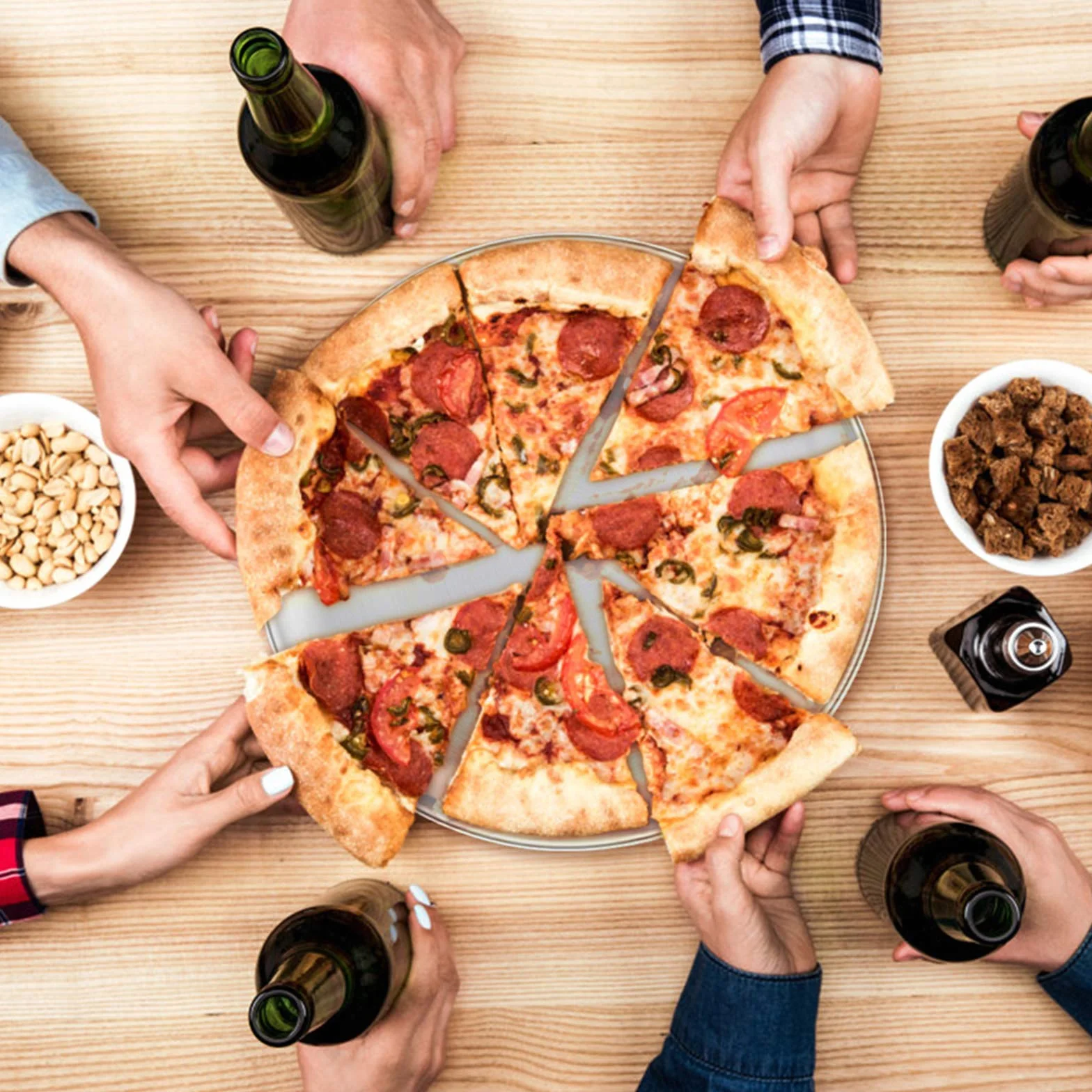 TEAMFAR Blacha do pizzy, zestaw 4 sztuk, stal nierdzewna, okrągła, do pieczenia w piekarniku, 26 cm, zdrowa i trwała, łatwa do czyszczenia i nadaje się do mycia w zmywarce