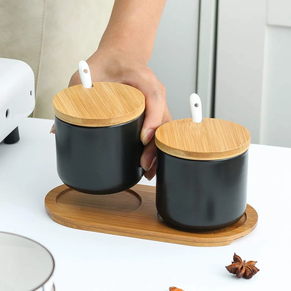 Zestaw 2 ceramicznych pojemników na przyprawy, garnek na sól, cukiernica, słoiki na przyprawy z łyżeczką i bambusową pokrywką, na herbatę, cukier, sól, przyprawy