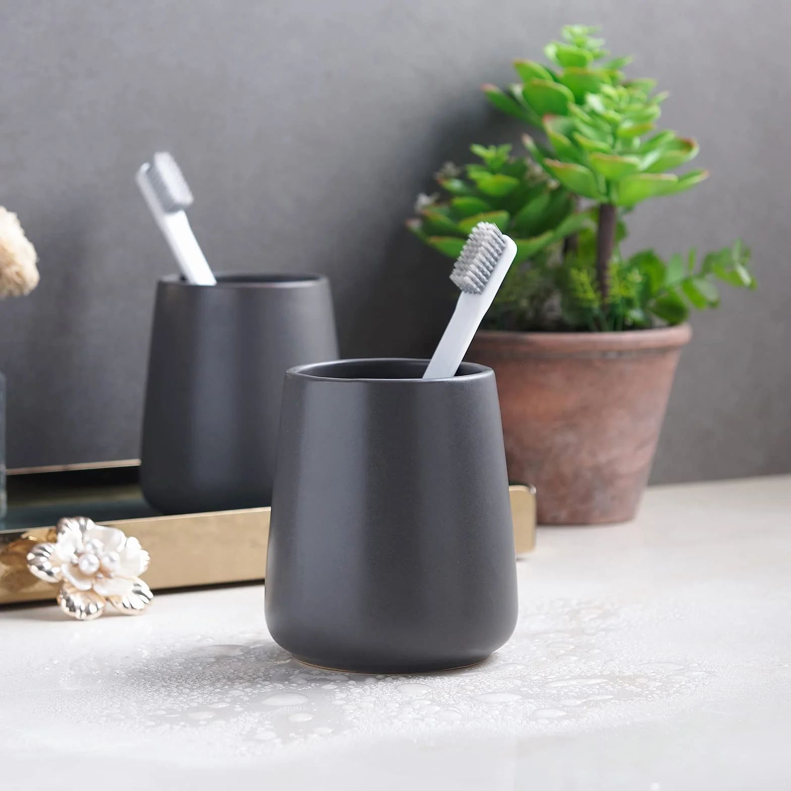 Matowe szare uchwyty na szczoteczki do zębów do łazienki – 2 szt. ceramicznych uchwytów na szczotkę do zębów, uchwyt na pastę do zębów, kubki do płukania jamy ustnej wielokrotnego użytku, oszczędność
