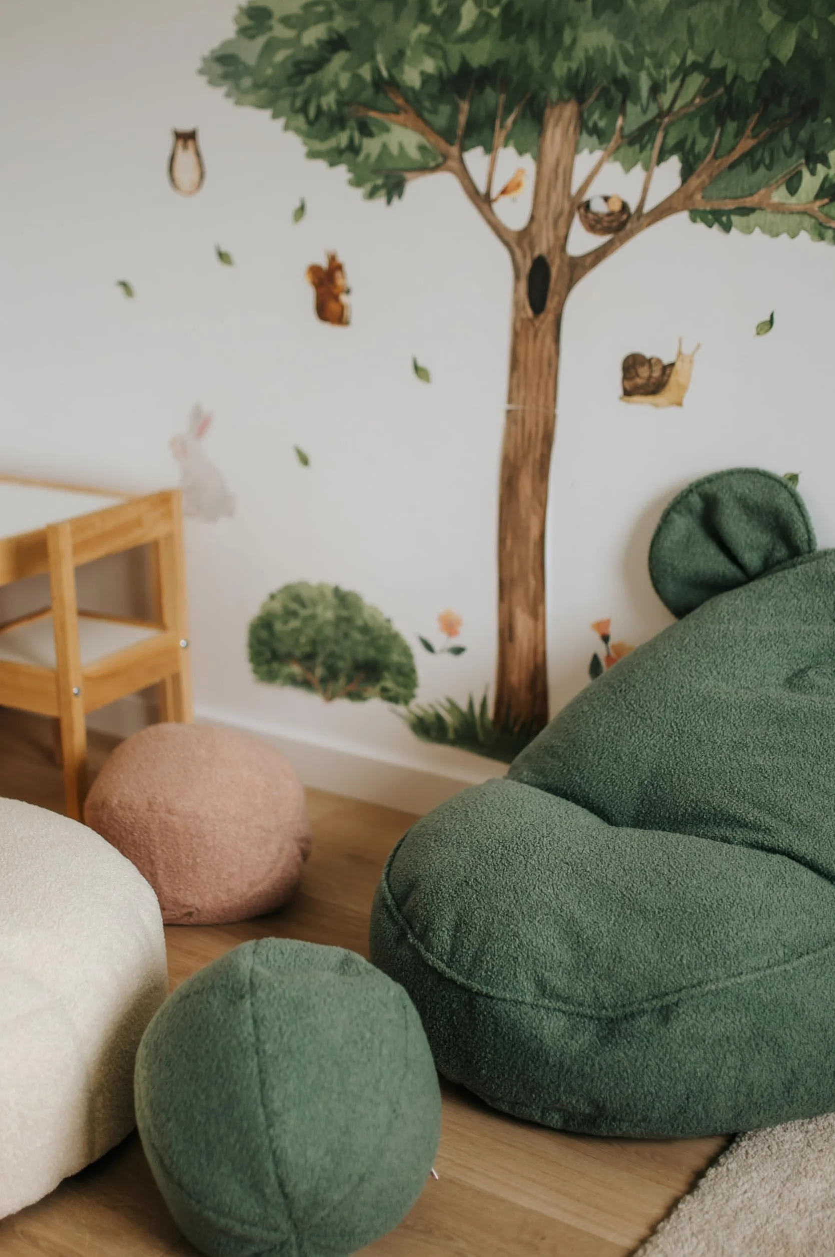 Gutekissen® Kinder Sitzsack „Miki” z usszami – Wygodny, dywan stolarski Montessori do pokoju dziecięcego (szary, 68/68/50 z usszami)