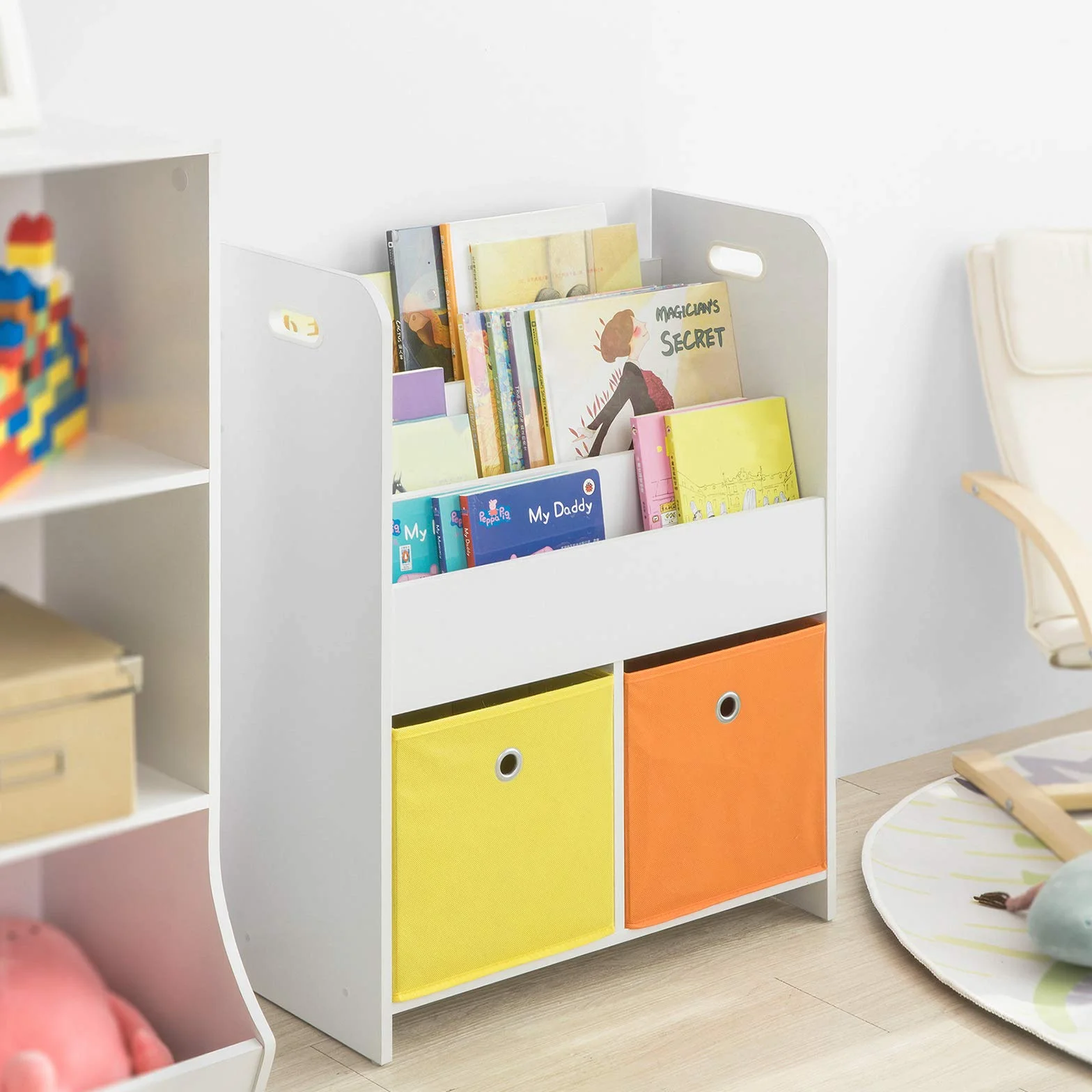 SoBuy KMB27-W dziecięcy regał na książki z 3 półkami i 2 pudełkami z materiału, regał do przechowywania zabawek, organizer na zabawki, biały, szer. x wys. x gł.: 58 x 76 x 27 cm