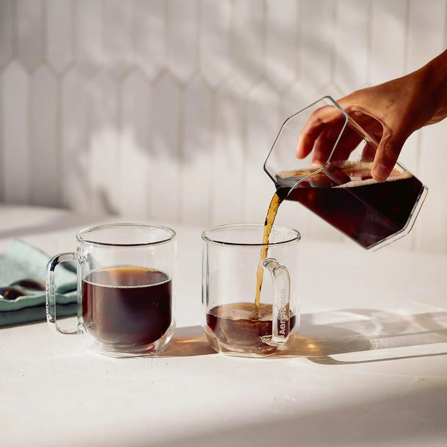 AeroPress Double Wall Glass Coffee Mug Szklanki z Podwójnymi Ściankami z Borokrzemowego Szkła. Przezroczyste Kubki z Uchwytami, Szeroką Podstawą, Grubym Szkłem – zaprojektowane do parzenia z AeroPress