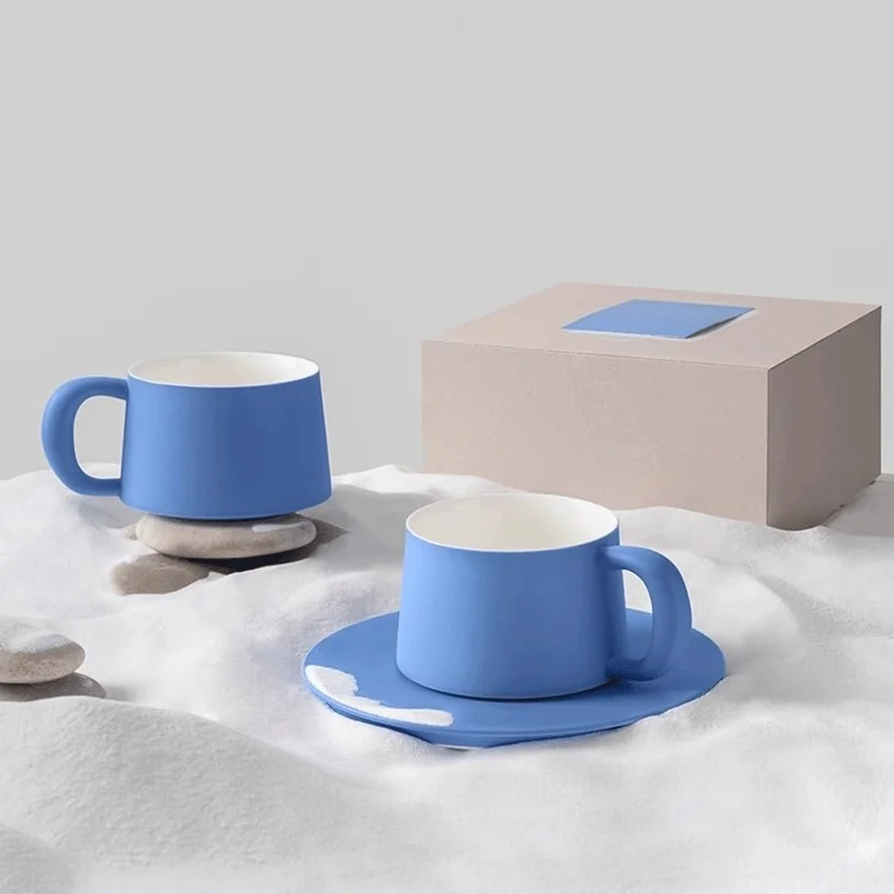 Niebieski kubek do kawy i spodek, kubek do herbaty 10,14 uncji z podgrzewanym płaskim dnem do biura i domu, porcelanowy zestaw dla baristów