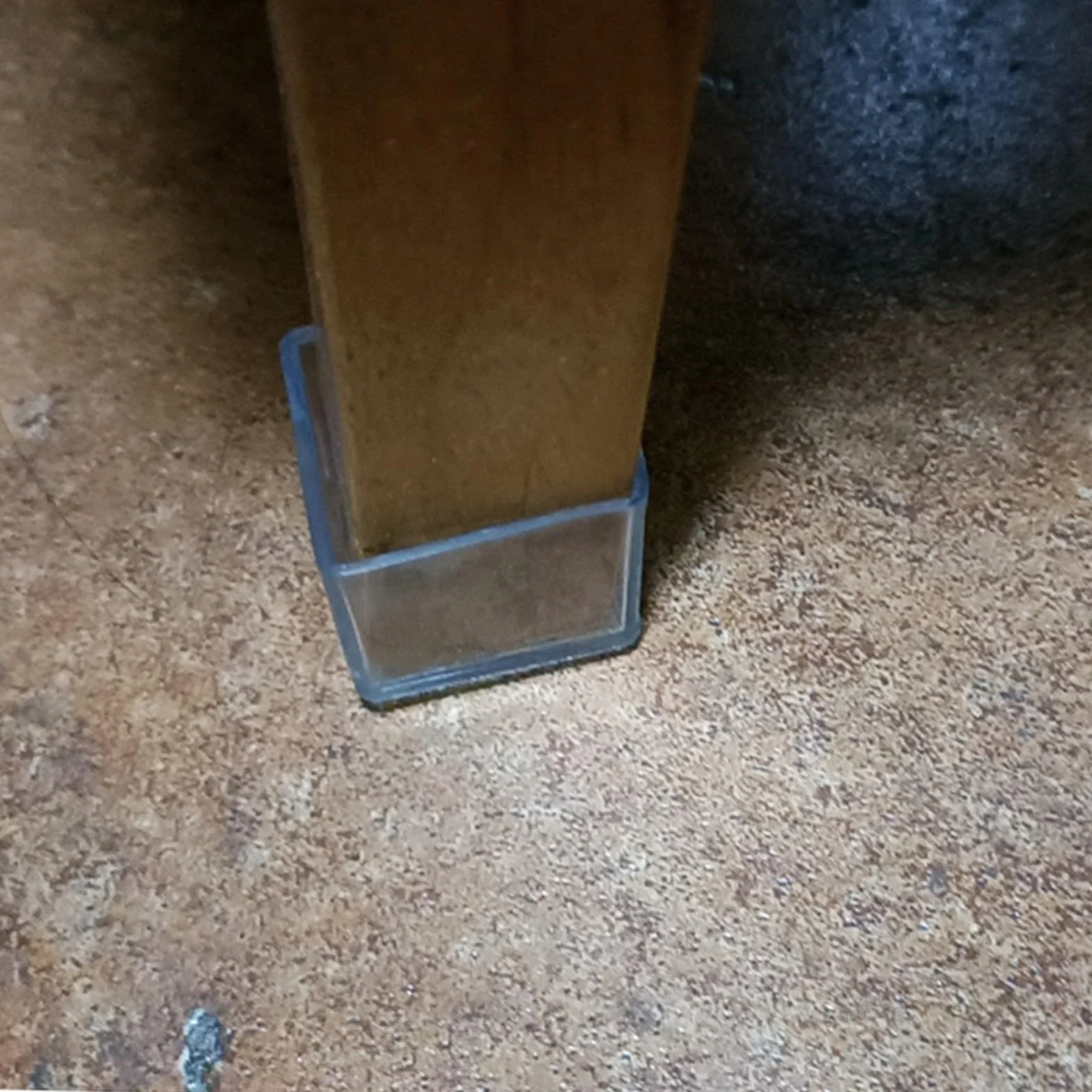 Silikonowe ochraniacze na nogi krzeseł 35x35mm, przezroczyste, antyzarysowaniowe do podłóg