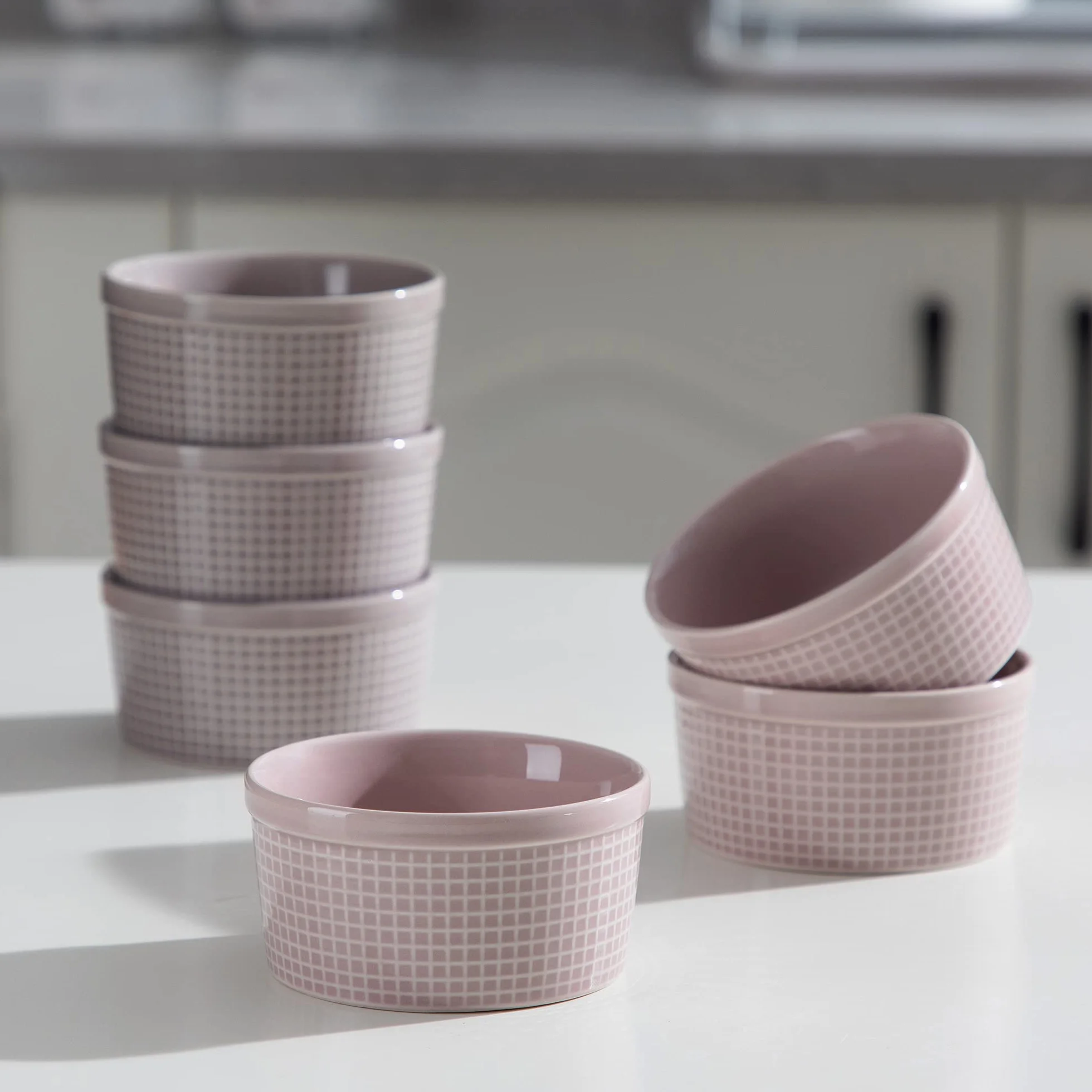 vancasso, Ceramiczne 4'' (10 cm) Ramekins zestaw 6, seria Karo - klasyczne dania sufflé Crème Brûlée naczynie do ciast, czekoladek, myszy, puddingów - wszechstronne naczynie do serwowania oliwek, orzechów, dipów.