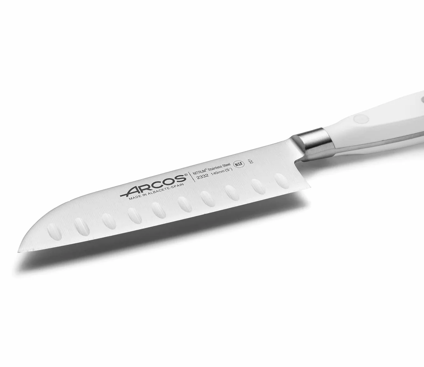 Arcos Seria Riviera Blanc nóż Santoku - ostrze kute ze stali nierdzewnej 12,7 cm - uchwyt polioksymetylen (POM) kolor biały
