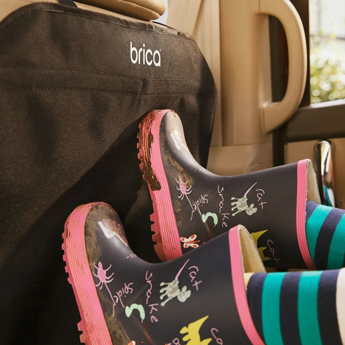 Brica by Munchkin Deluxe bardzo duże maty do ochrony przed kopaniem foteli samochodowych, chronią przed zarysowaniami, wilgocią i brudem, czarne, opakowanie 2 szt