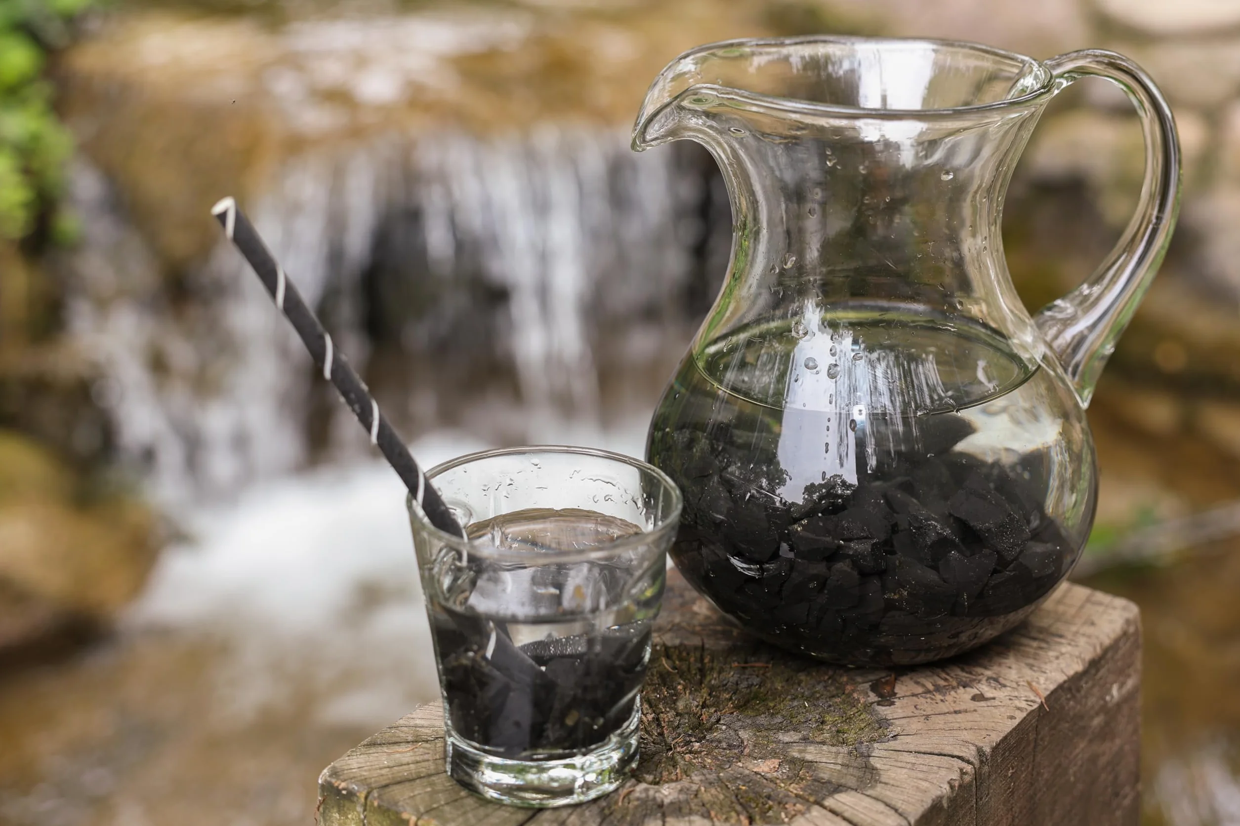 Heka Naturals Shungite Water Chips | Kryształy filtrujące wodę do wody pitnej, idealne do oczyszczania wody, kryształy lecznicze, dekoracja domu, idealne do stosowania jako filtr wody w sprzęcie kempingowym (0.5)