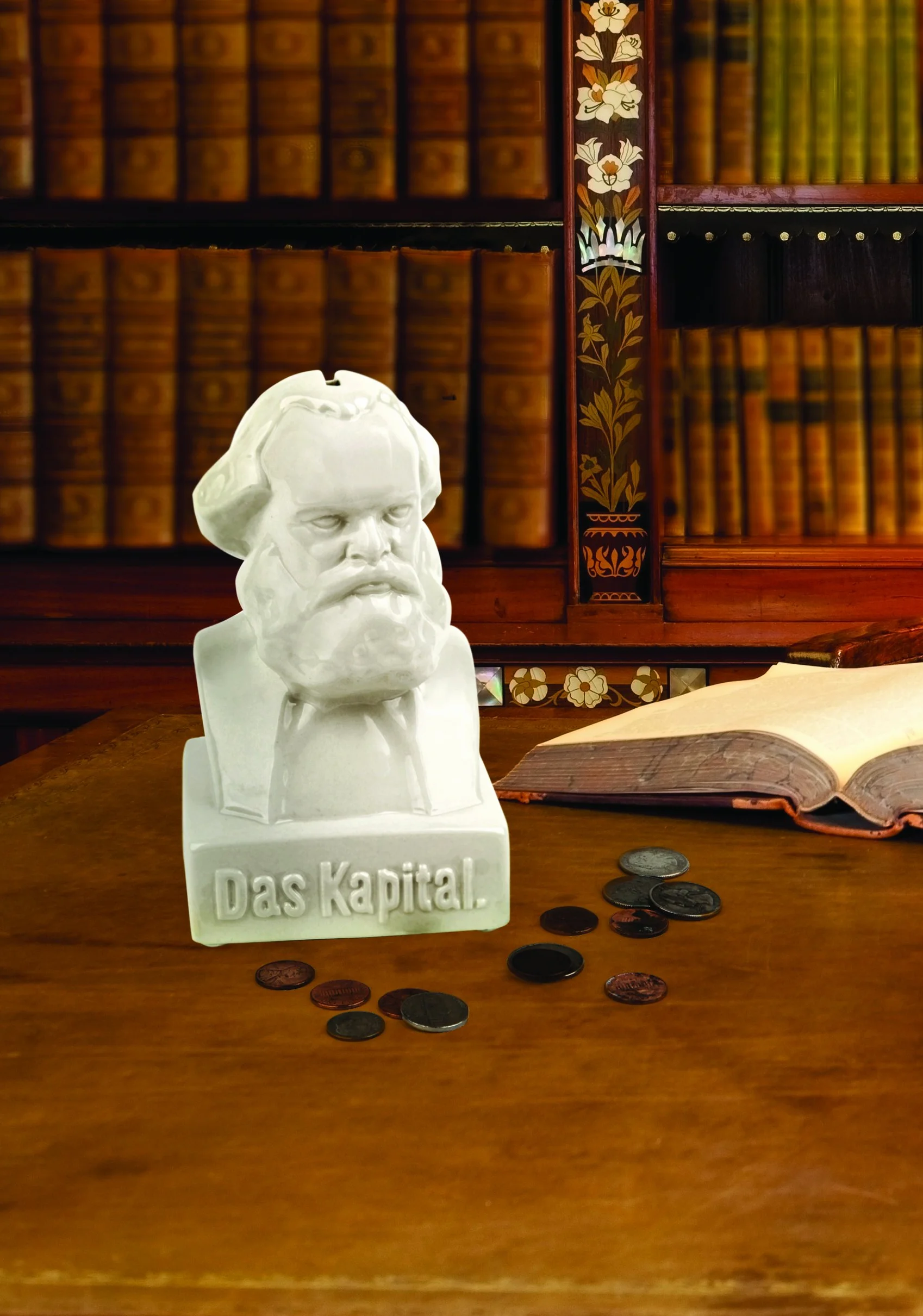 Kikkerland Skarbonka trupia czaszka Karl Marx