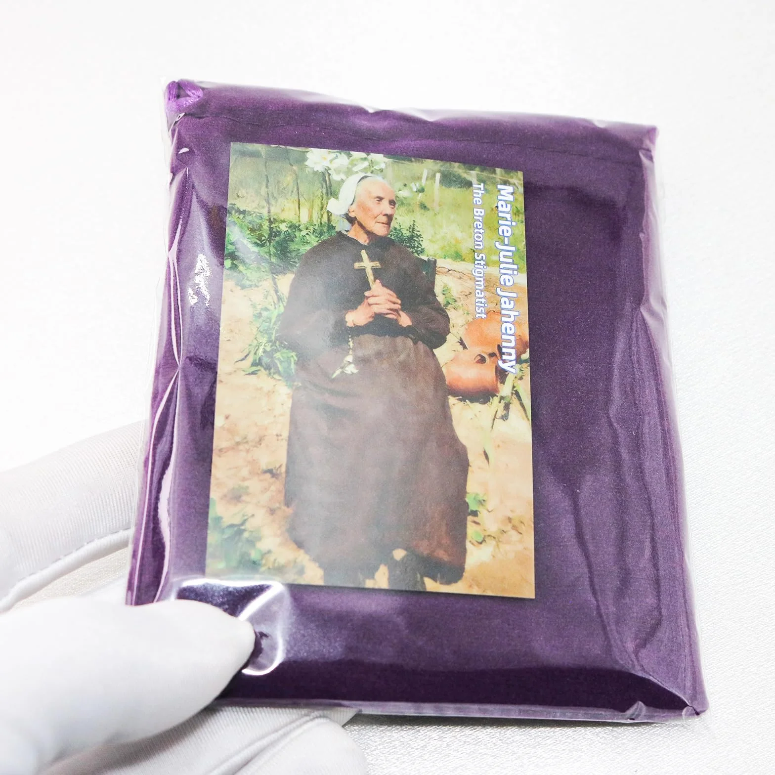 Szkaplerz fioletowy wełniany 9x11 cm z aksamitną torebką i kartą modlitewną