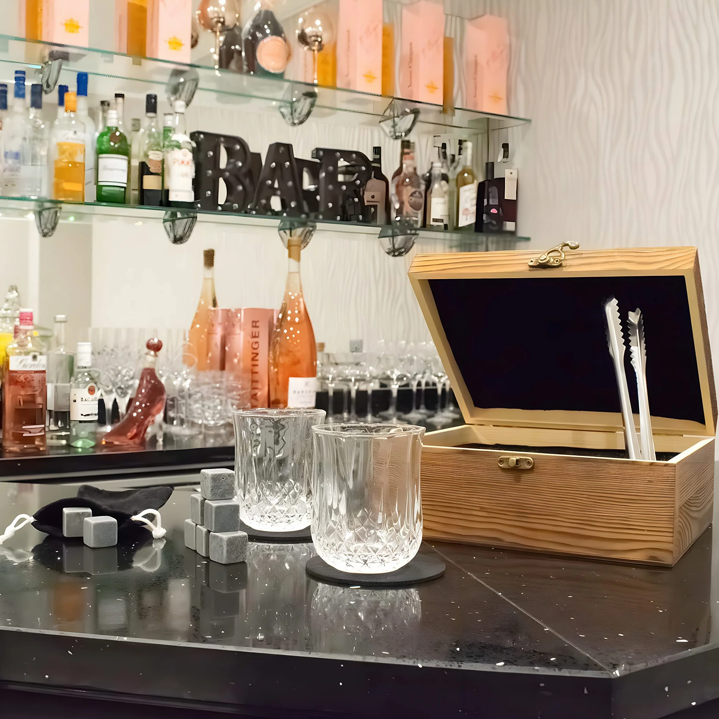 TRIXES Pudełko prezentowe na szklankami do whisky, do degustacji szkockiej, kamienie do whisky i zestaw podstawek, zestaw upominkowy, na napoje alkoholowe, idealny prezent na Dzień Ojca