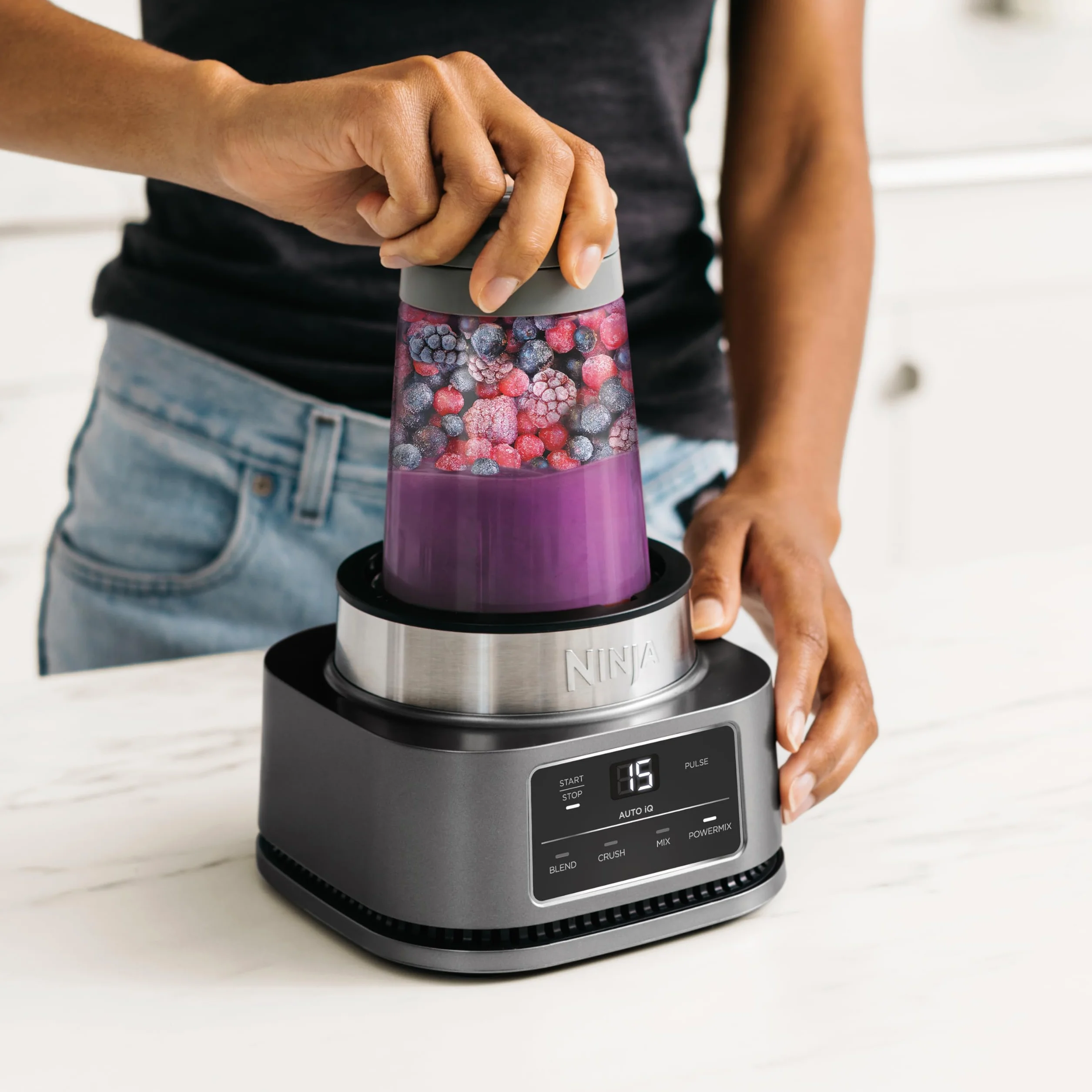 Ninja Foodi Power Nutri Mixer 2W1, Tworzenie Miseczek ze Smoothie, Mieszanie Gęstych Past i Mrożonych Napojów, Programy Automatyczne, Srebrny CB100EU