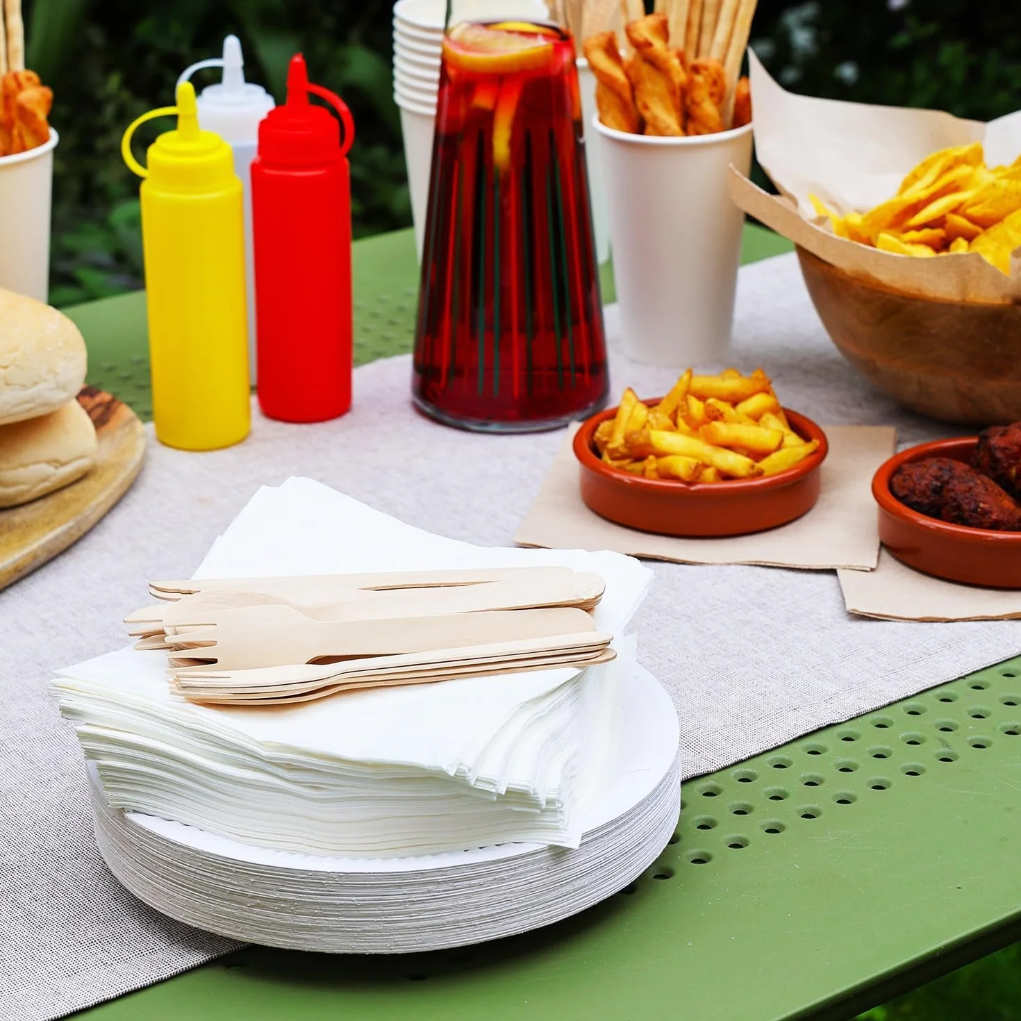 Talking Tables Rodzaj stołu 150 sztuk ekologicznych białych papierowych talerzy do gastronomii i codziennego użytku, nadające się do recyklingu, okrągłe naczynia jednorazowe, artykuły na przyjęcie