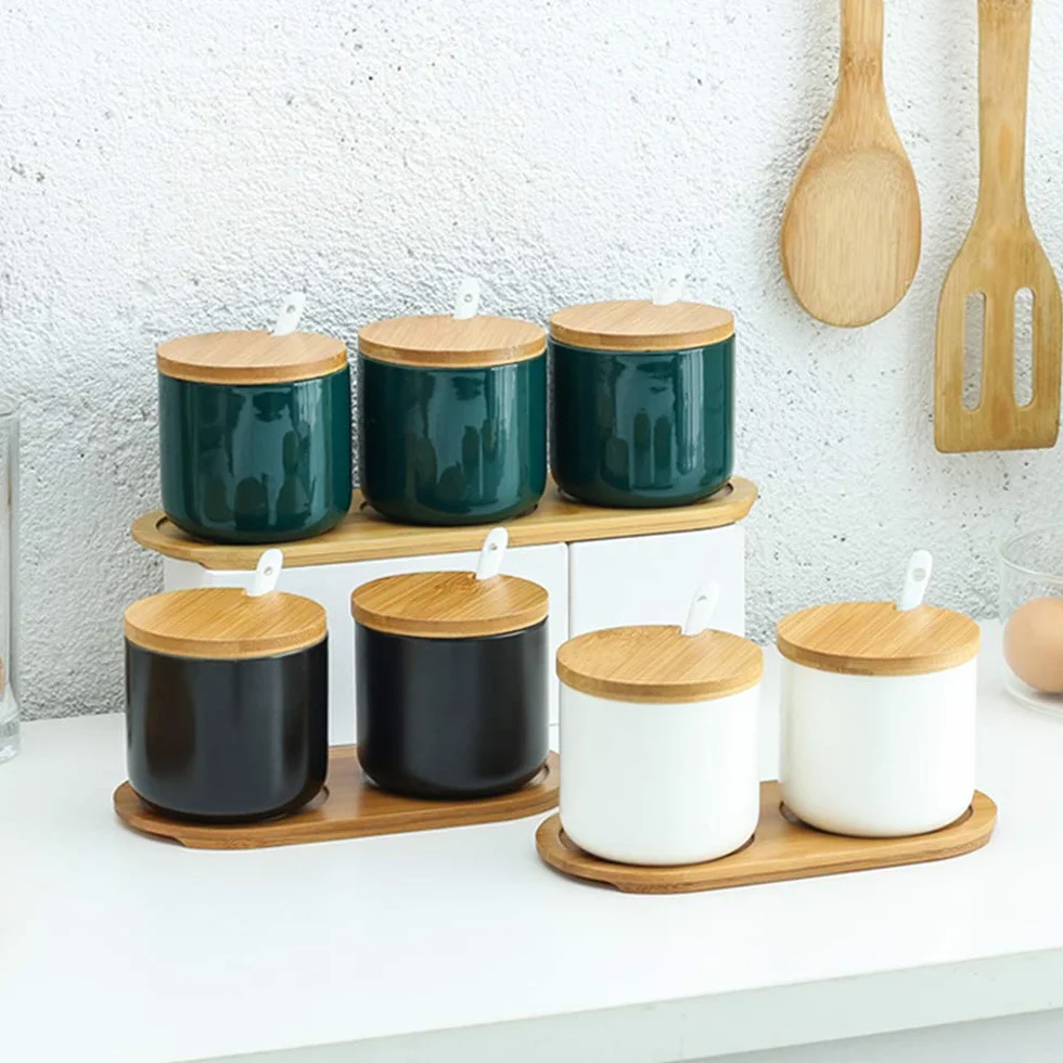 Zestaw 2 ceramicznych pojemników na przyprawy, garnek na sól, cukiernica, słoiki na przyprawy z łyżeczką i bambusową pokrywką, na herbatę, cukier, sól, przyprawy