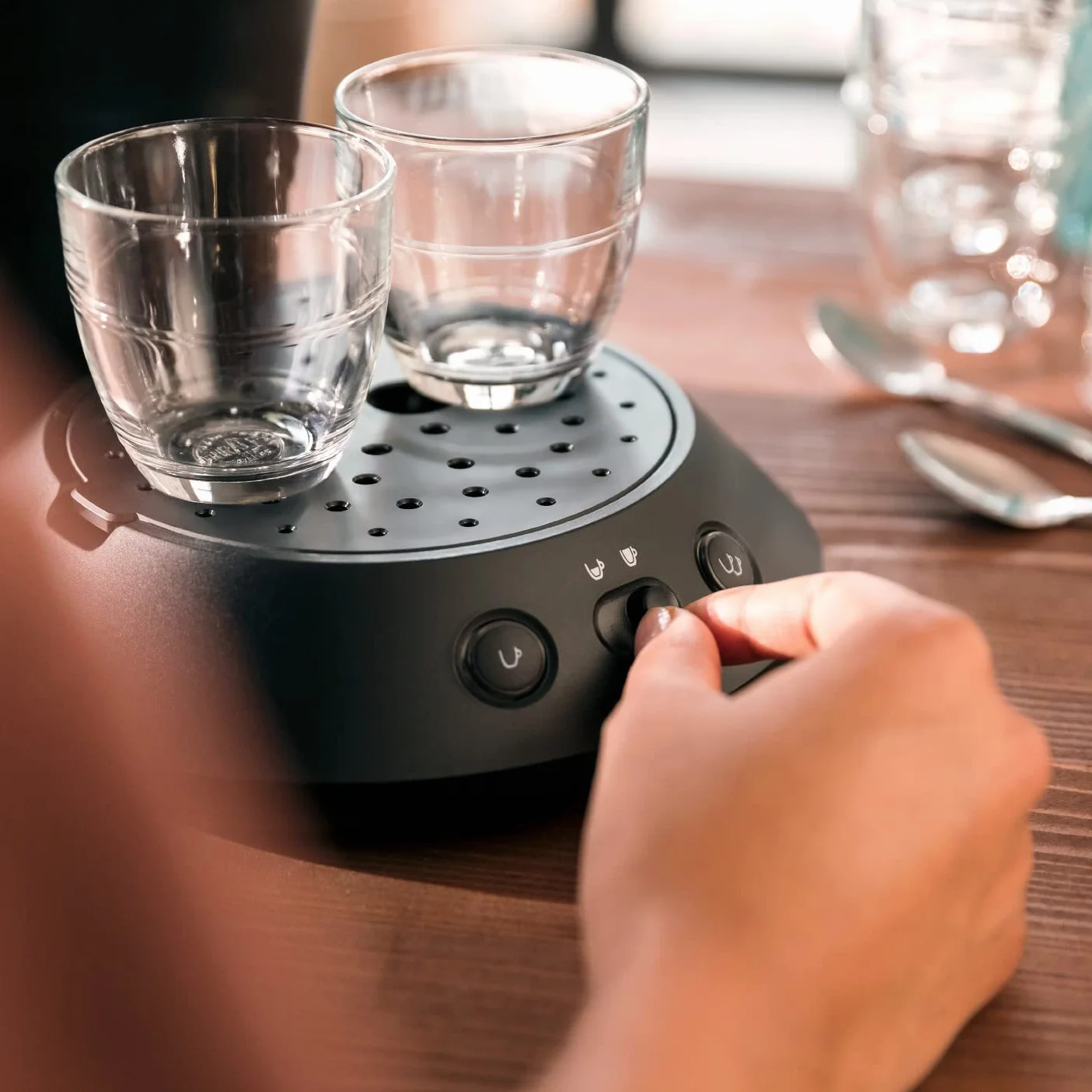 Philips Domestic Appliances Ekspres do kawy na kapsułki SENSEO, wybór mocy kawy. Technologia Boost – zielony produkt. czarny fortepianowy (CSA210/22)