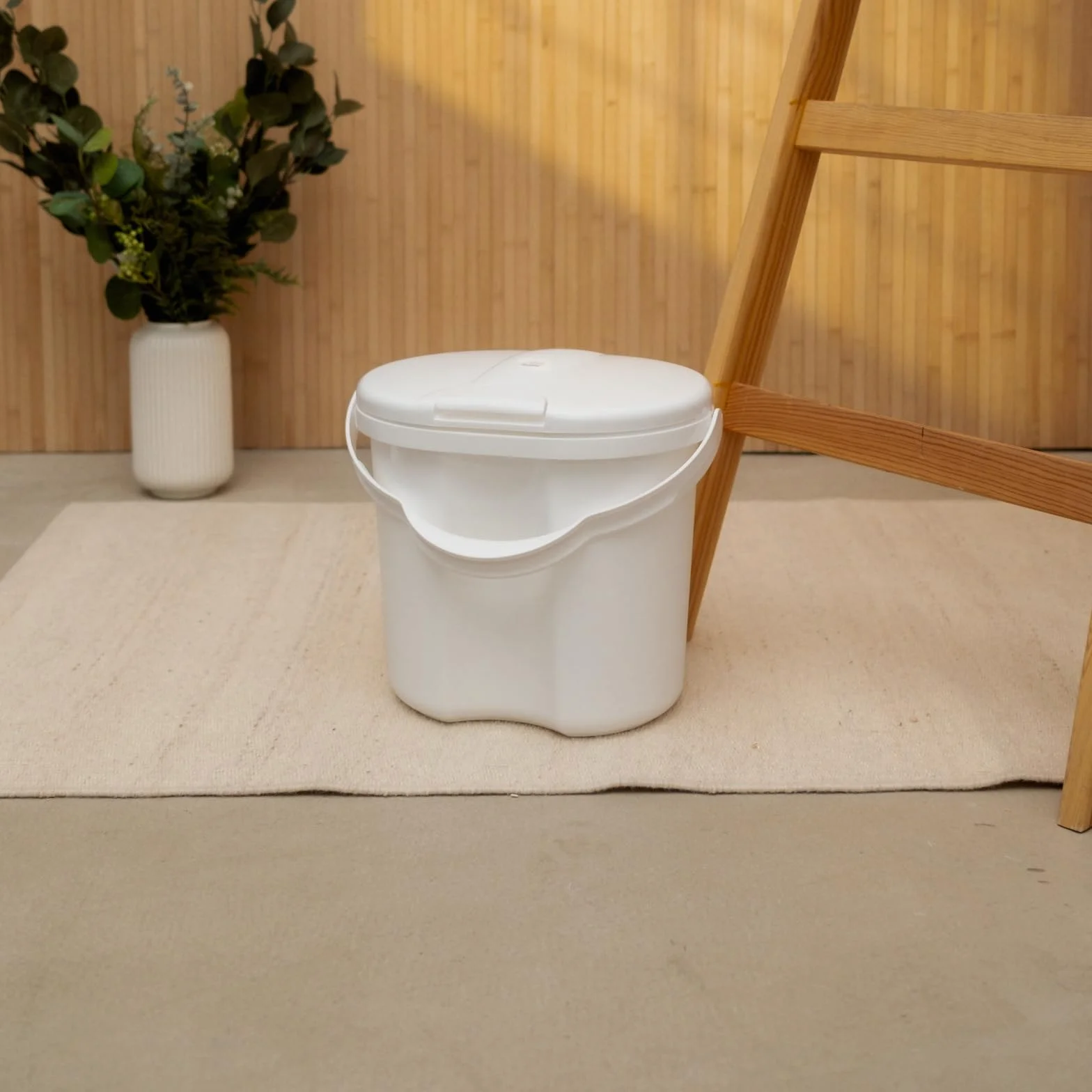 Rotho Babydesign TOP kosz na pieluchy – z recyklingu – pojemnik na pieluchy – bezzapachowy – bez kaset uzupełniających – wiadro do przewijania – biały