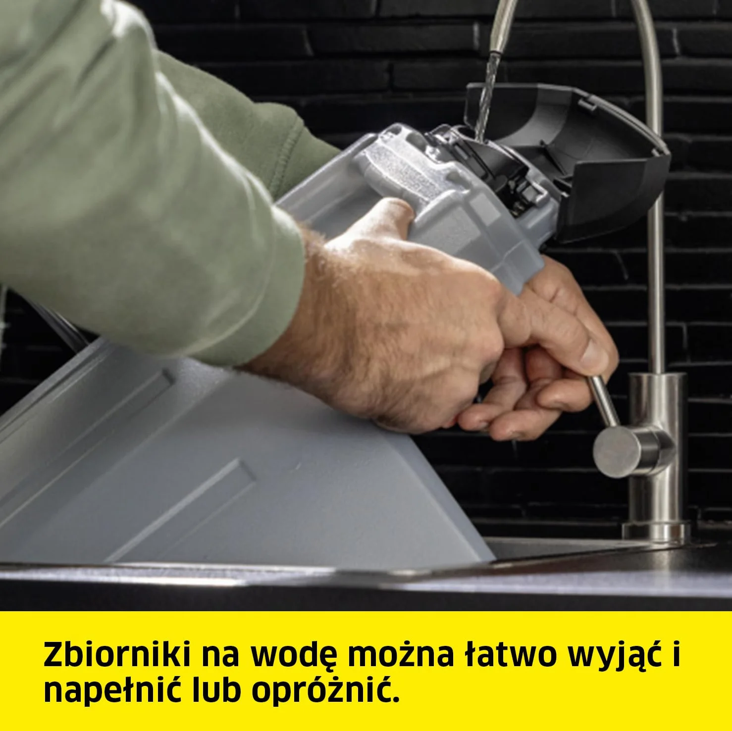 Kärcher odkurzacz piorący SE 4, wąż spryskujący 2 w 1, zbiornik świeżej i brudnej wody: 4 l, ssawki: do mycia podłóg, podłogowa z nasadką do podłóg twardych i dywanów, do tapicerki i szczelinowa