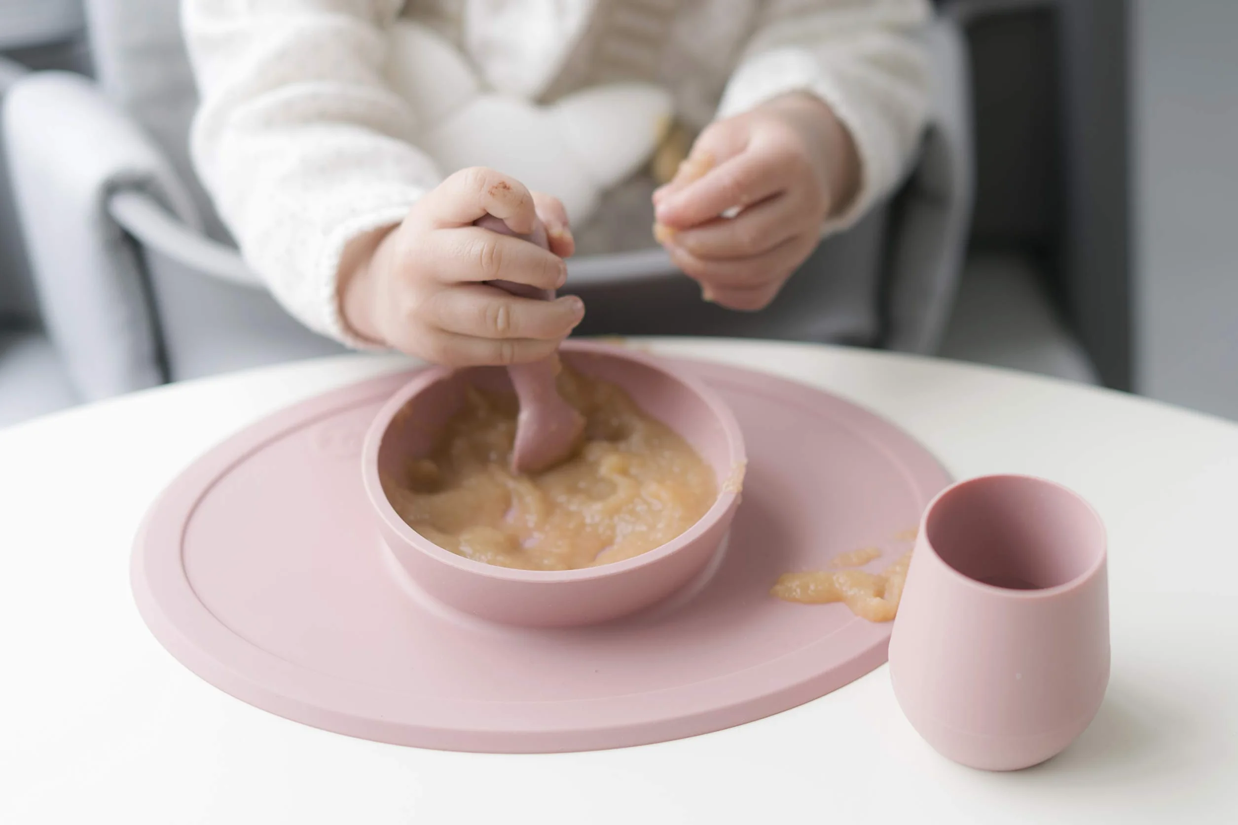 Ezpz Tiny Cup kubek do picia z silikonu 0,3 kg pudru