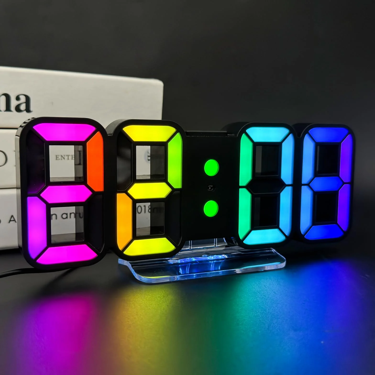 Seutgjie Cyfrowy budzik 3D LED, zegar stołowy/zegar ścienny, zegar cyfrowy, 14 kolorów RGB, 12/24 godziny, 3 ustawienia jasności, tryb nocny, tryb drzemki z pilotem zdalnego sterowania, czarny
