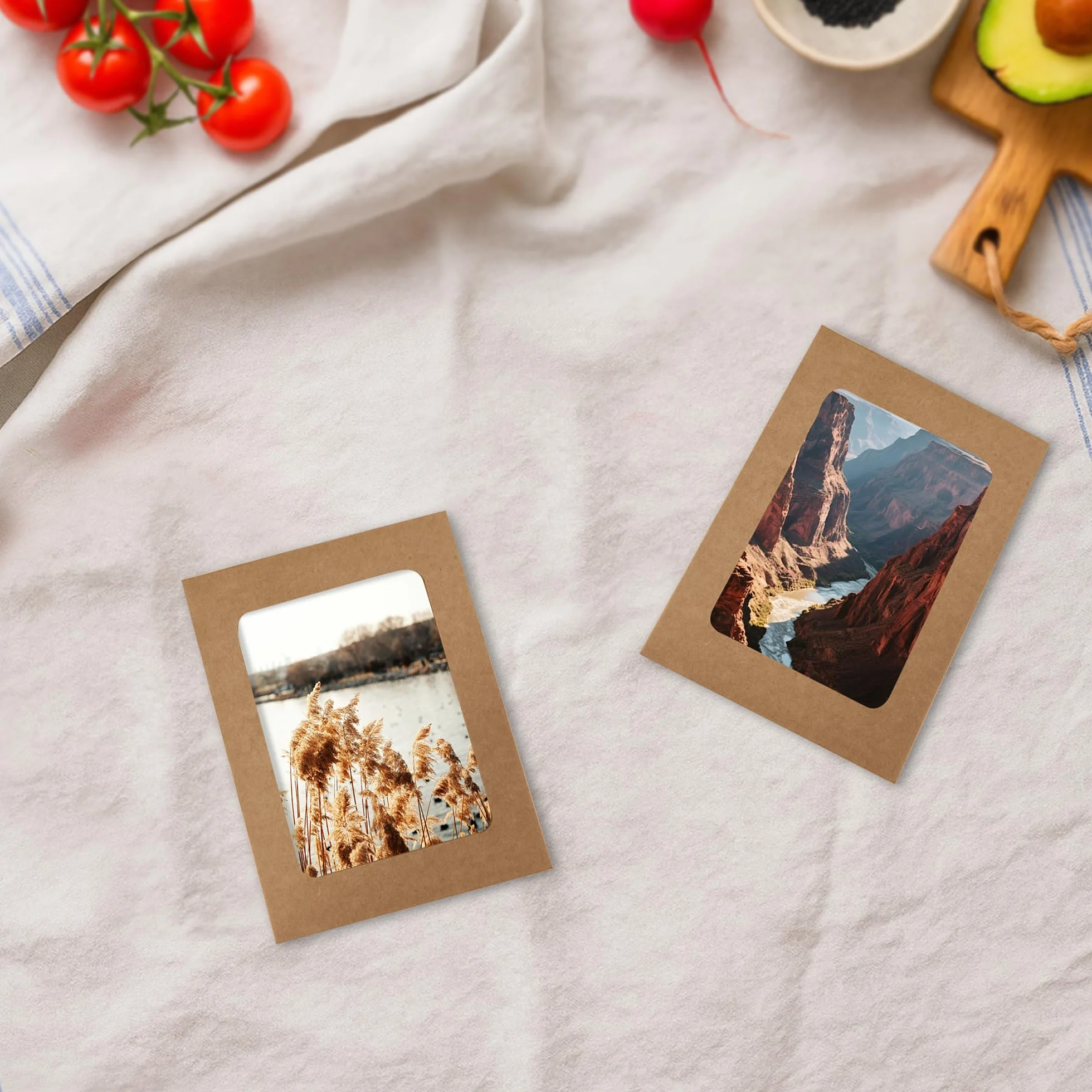 30 sztuk brązowych papierowych ramek na zdjęcia o wymiarach 10 x 15 cm z wiszącym sznurkiem i kołkami do banerów fotograficznych, ekspozycji i dekoracji wydarzeń