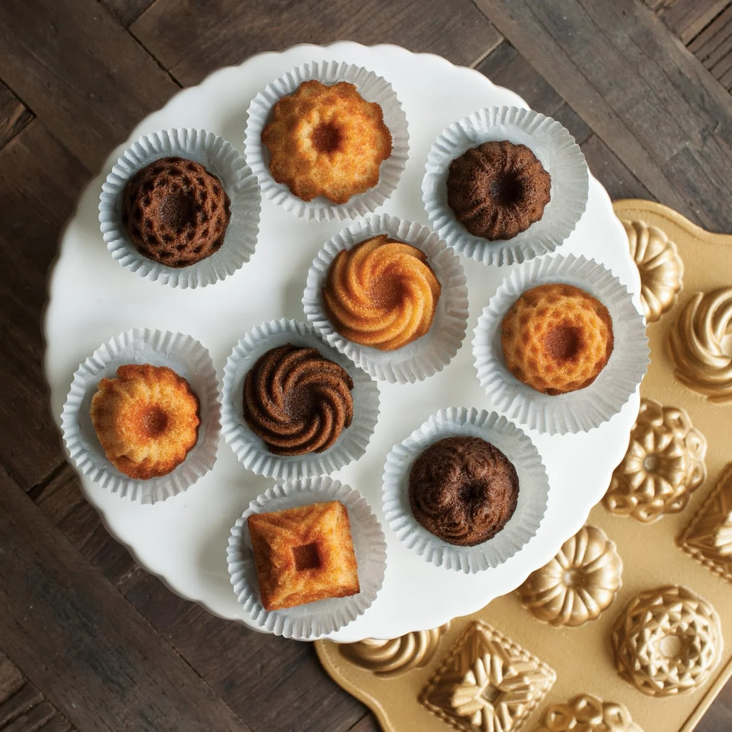 Nordic Ware Bundt Charms Pan, 3D odlewana aluminiowa forma do ciasta, z geometrycznym wzorem, forma do ciasta Kolor: złoty