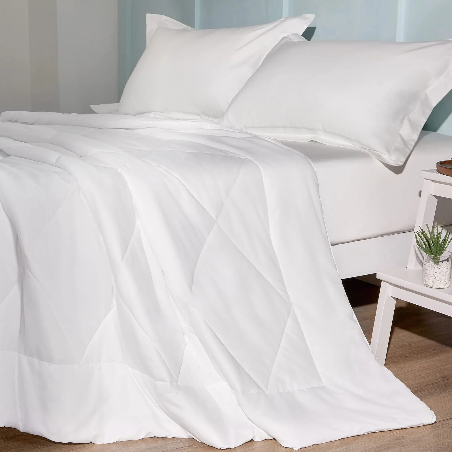 WAVVE Kołdra na lato 150 GSM z mikrofibry, kołdra na łóżko 2-osobowe 200 x 220 cm, kołdra na wszystkie pory roku do łóżka 140x190 160x200, ciepłe lekkie wypełnienie 150g/m², 200 x 220 Biały
