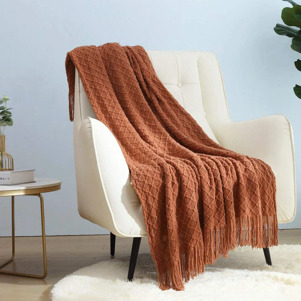 CREVENT Farmhouse Dzianinowy koc na kanapę Sofa Krzesło Łóżko Dekoracja domu, Miękki Ciepły Przytulny Lekki na Wiosnę Lato (127cmX152cm Karmel)