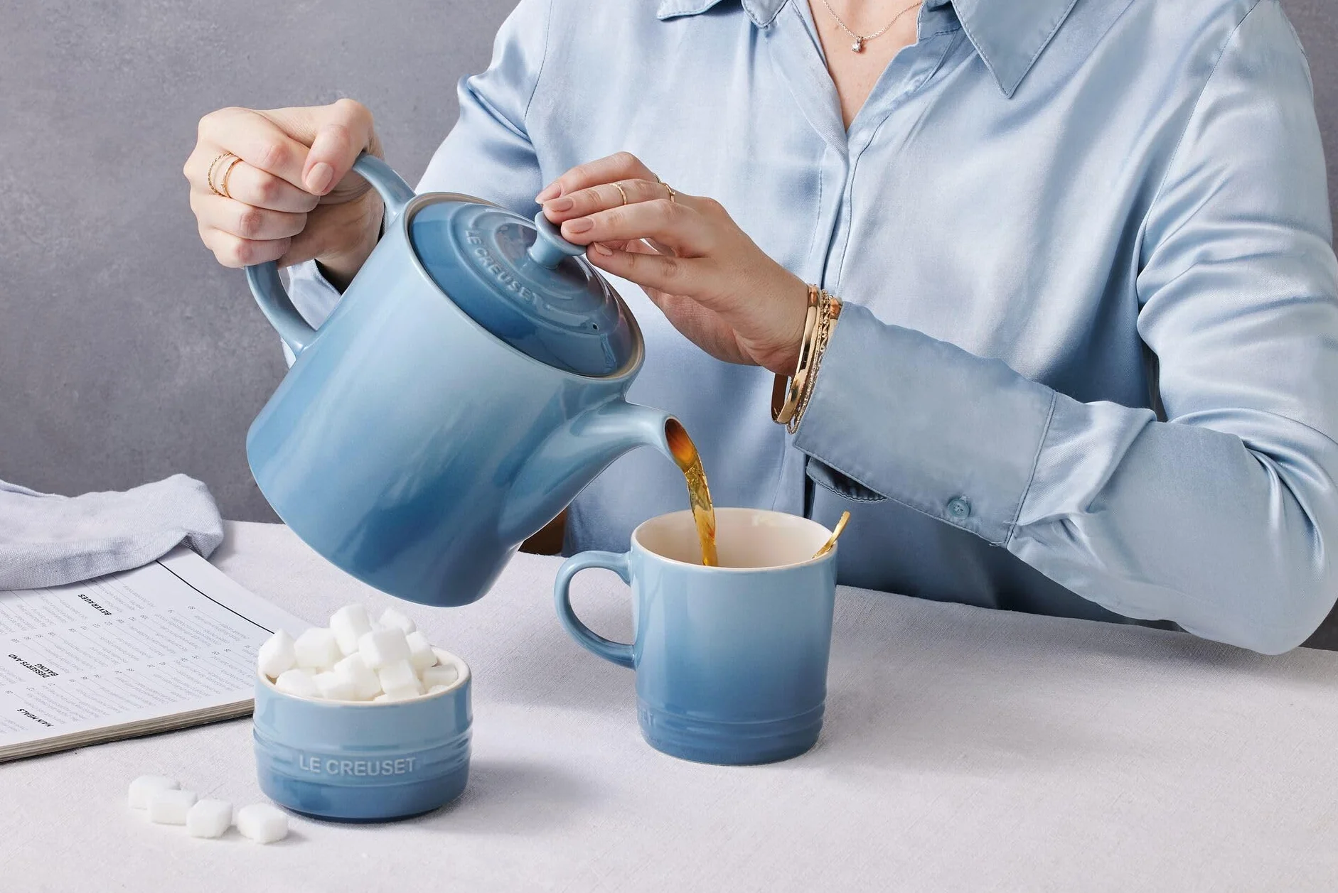 Le Creuset Duży emaliowany imbryk kamionkowy do herbaty, 1,3 litra, na 4 filiżanki, Chambray, 70703134340000