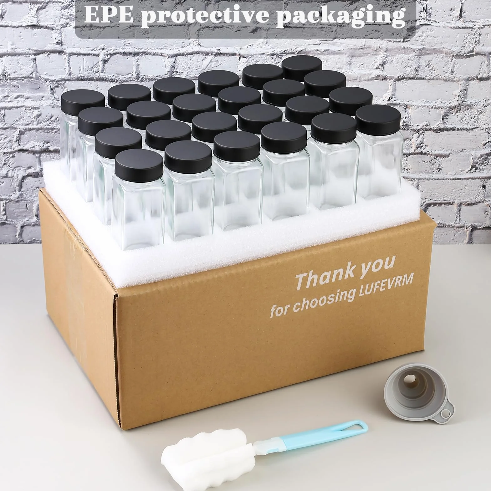 LUFEVRM Minimalistyczne kwadratowe szklane słoiki na przyprawy z pokrywkami, 120 ml, 4,3 cm x 10,7 cm x 4,1 cm, zawiera lejek i szczotkę, organizer na przyprawy