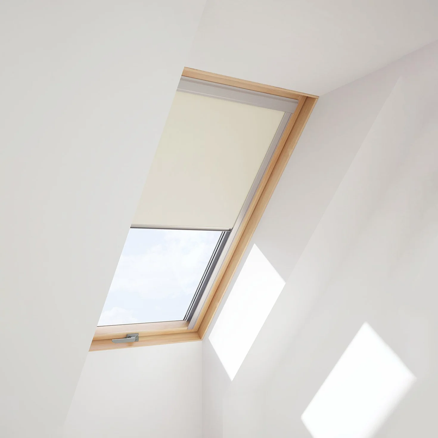 ITZALA Roleta zaciemniająca kompatybilna z VELUX, C02, jasnobeżowa | Pozycjonowanie progresywne, szybka instalacja, zaciemnienie