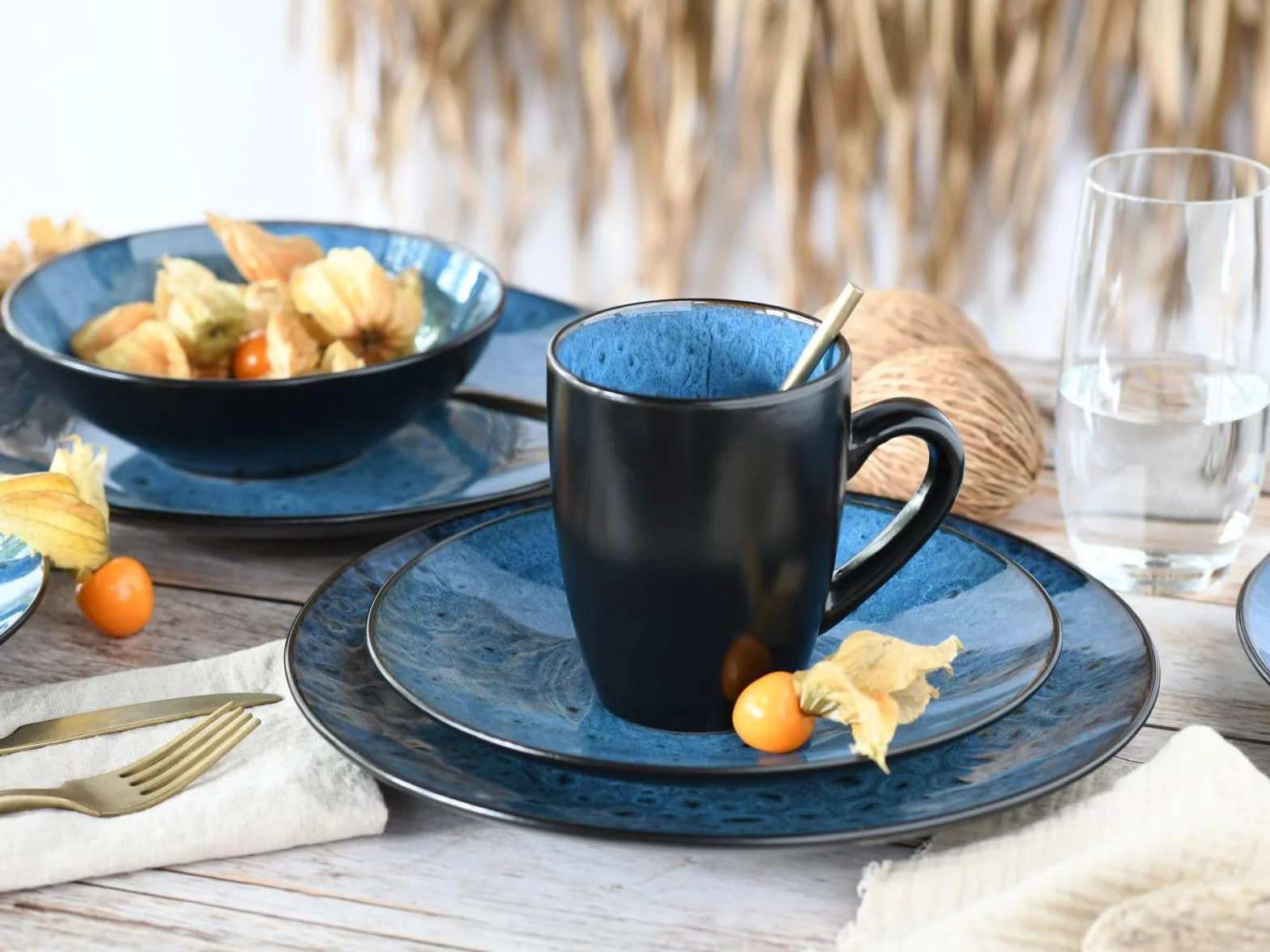 CreaTable, 23630, seria CAPRI - glazura reaktywna, 16-częściowy zestaw naczyń, serwis kombi z kamionki, nadaje się do mycia w zmywarce i używania w kuchence mikrofalowej, wysokiej jakości produkcja