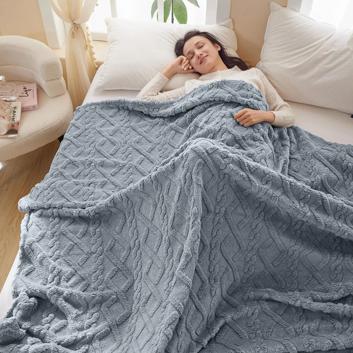 Koc polarowy 150x200 cm szaro-niebieski do salonu i na kanapę