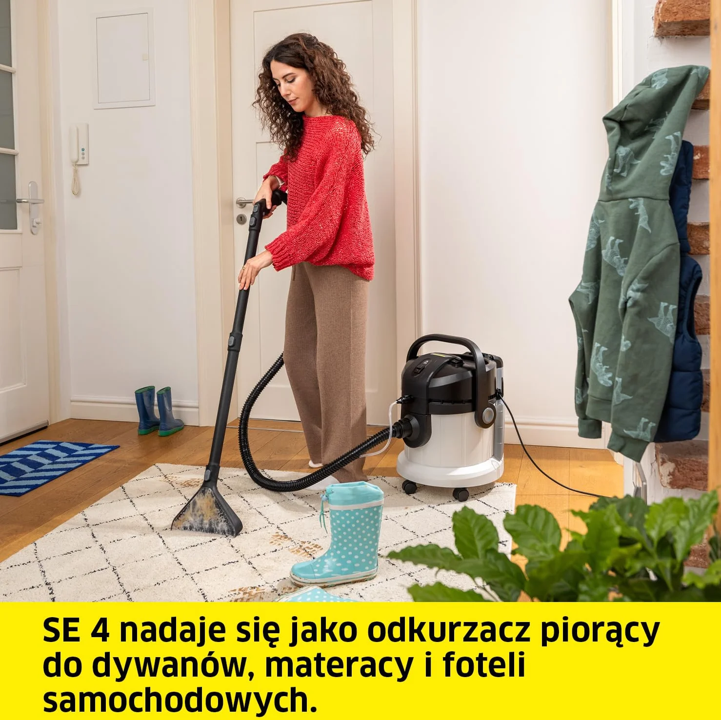 Kärcher odkurzacz piorący SE 4, wąż spryskujący 2 w 1, zbiornik świeżej i brudnej wody: 4 l, ssawki: do mycia podłóg, podłogowa z nasadką do podłóg twardych i dywanów, do tapicerki i szczelinowa