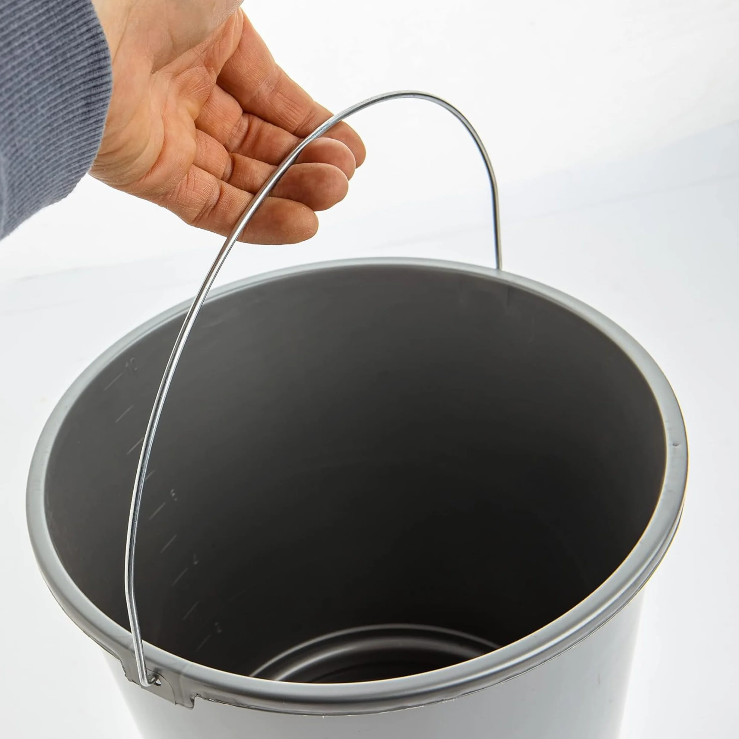 PARENCE - Plastikowe wiadro o pojemności 10 l z metalowym uchwytem - do użytku domowego, do ogrodu, gospodarstwa domowego - kolor losowy