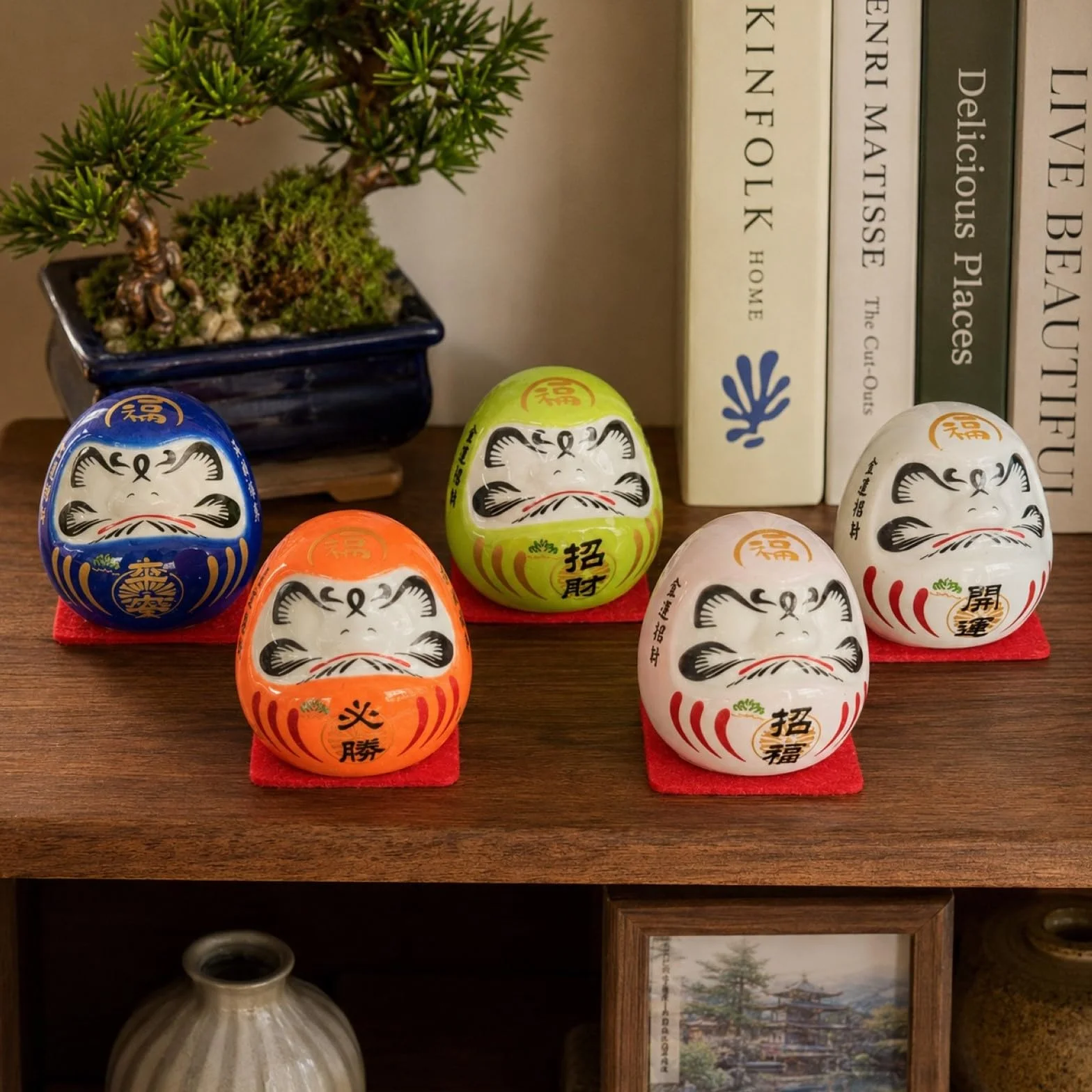 LOGOFUN 5 szt. mała figurka Daruma japońska lalka Daruma zestaw ceramiczna statuetka szczęścia Daruma do wnętrz domu samochodu dekoracja biurka - bez oczu 4,5 cm