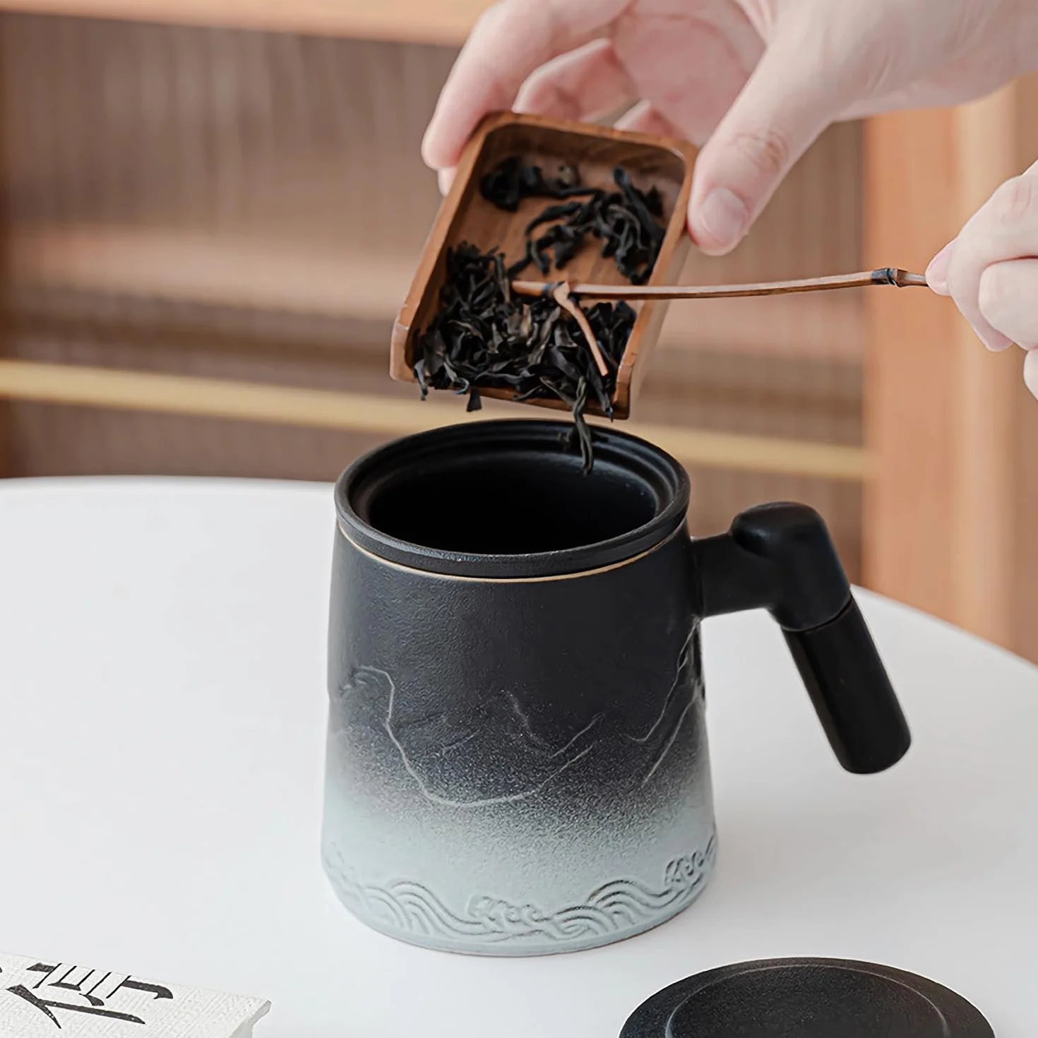 Filiżanki do herbaty z sitkiem i pokrywką, 360 ml, matowa ceramiczna filiżanka do herbaty z gradientowym wzorem, drewniany uchwyt, kubek do herbaty dla miłośników herbaty, prezent dla miłośników