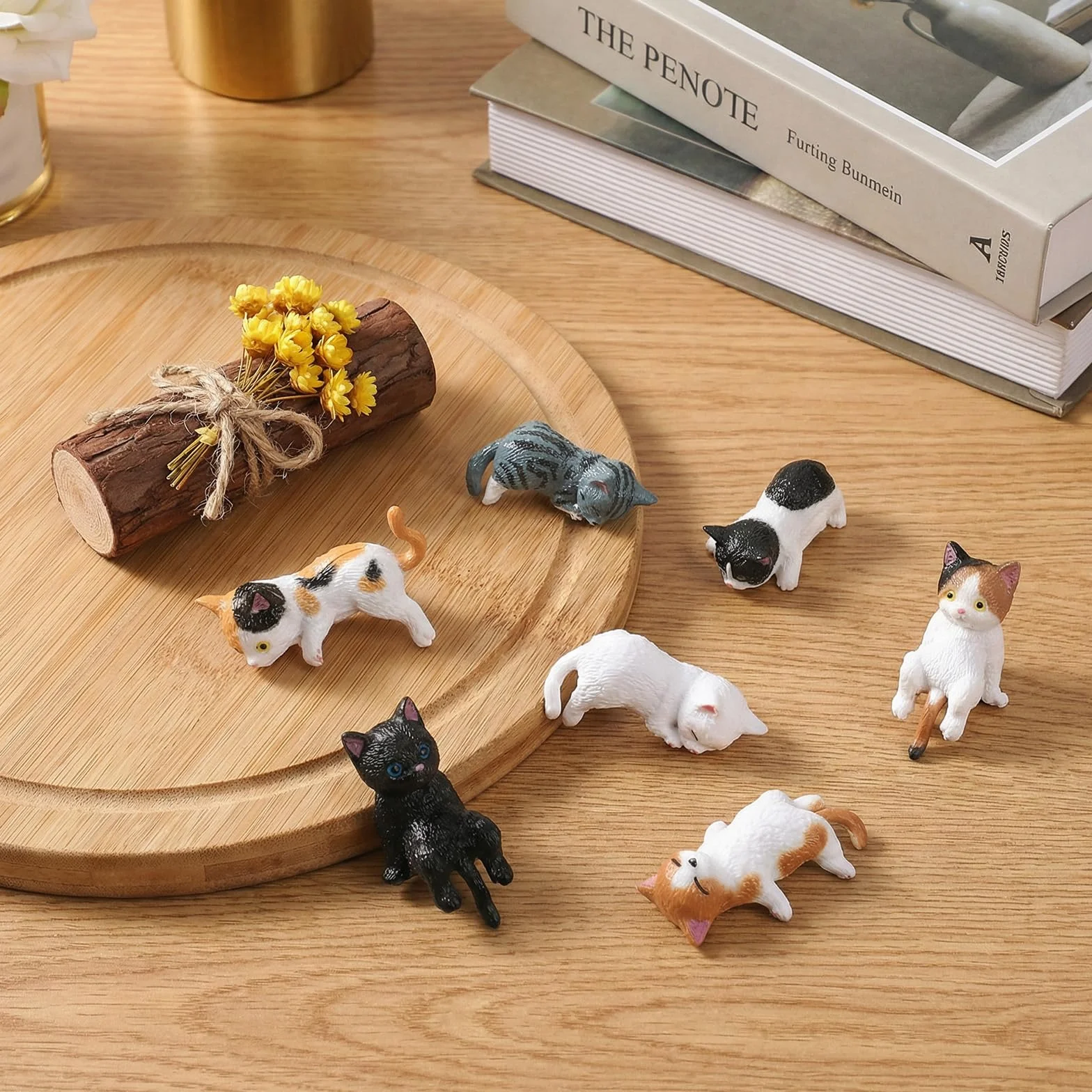 Nogeqi 8 sztuk figurek kota z żywicy, mini zwierzęta, ornamenty na biurko