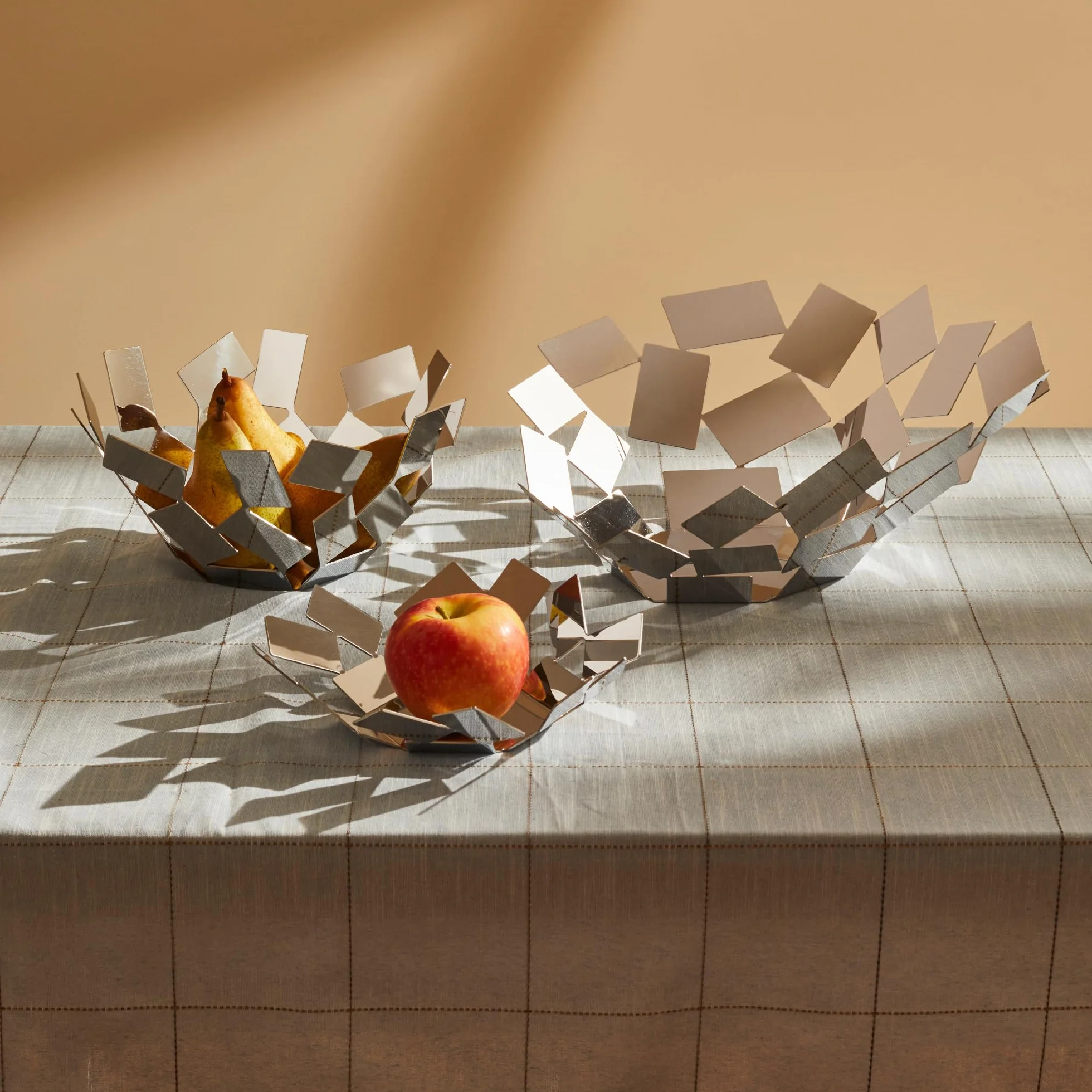 Alessi La Stanza dello Scirocco miska na owoce, stal nierdzewna, czarna, stal szlachetna 18/10, lakierowana na czarno, 2,5 x 27 x 30 cm, MT02 B
