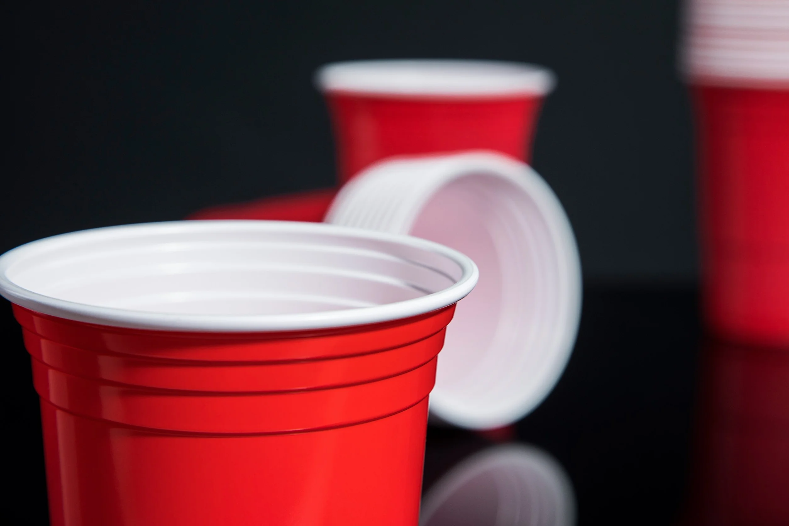 TRESKO Kubki Jednorazowe Imprezowe, Plastik, Czerwony, 473 ml, 100 Sztuk