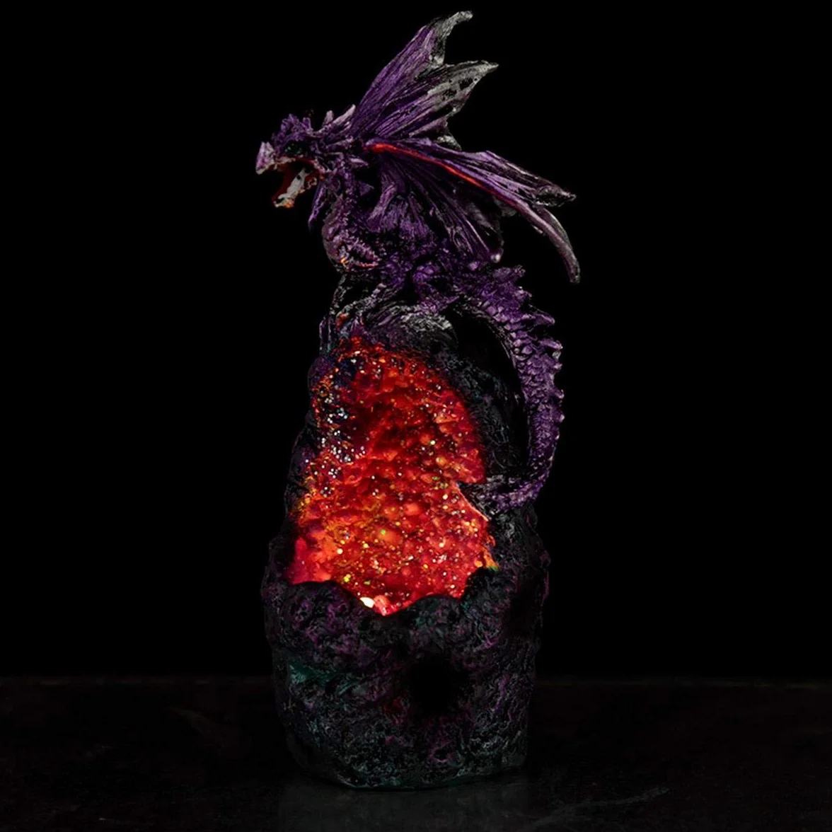 Puckator Kryształowa jaskinia LED ciemne legendy smok figurka x 1, żywica, Multi, wysokość 17 cm szerokość 6 cm głębokość 6,5 cm