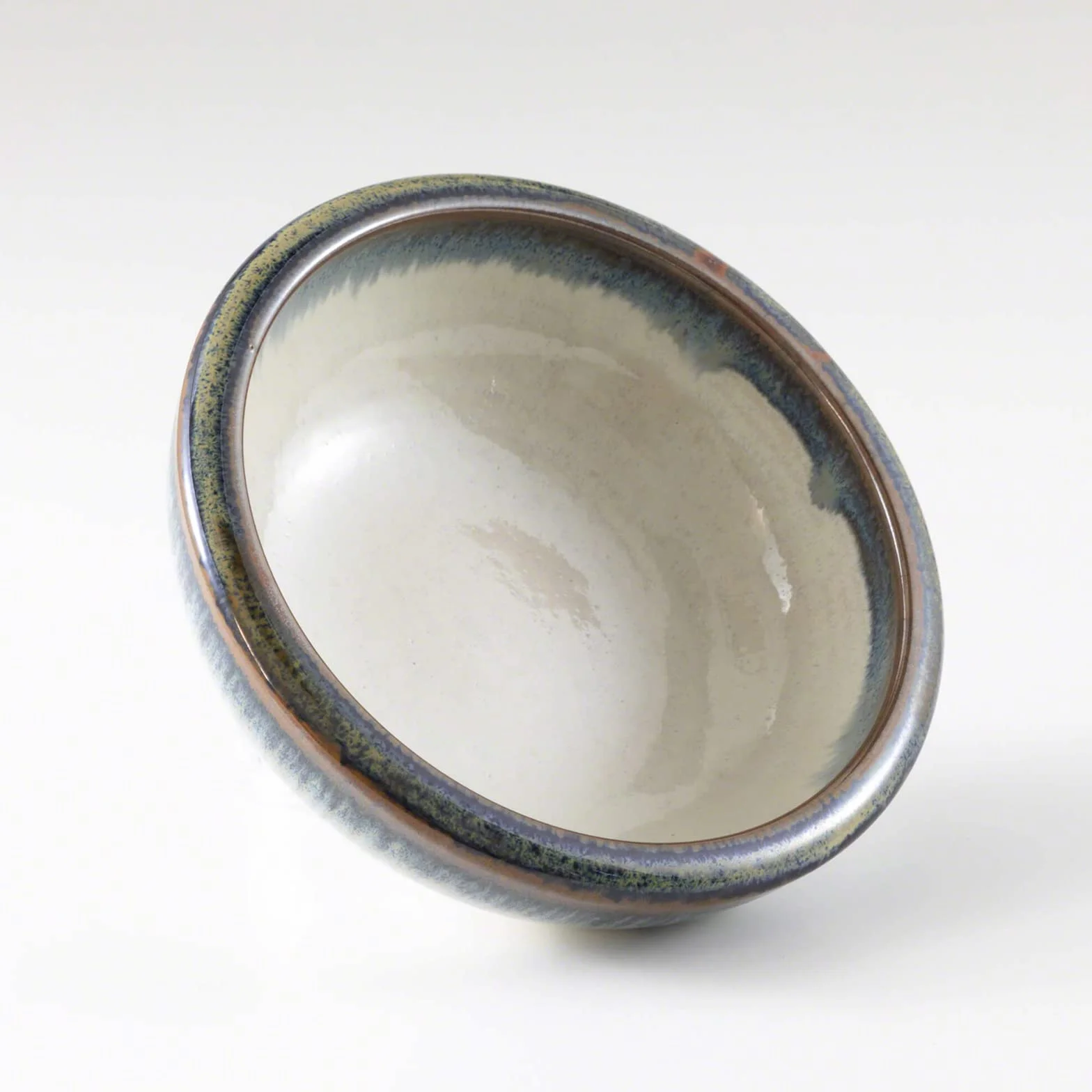 Wazakura Minoyaki Japoński zestaw narzędzi Ikebana – mały okrągły ceramiczny wazon na kwiaty i żaba Kenzan do układania kwiatów (biały i niebieski wazon + 61 mm mosiądz Kenzan)