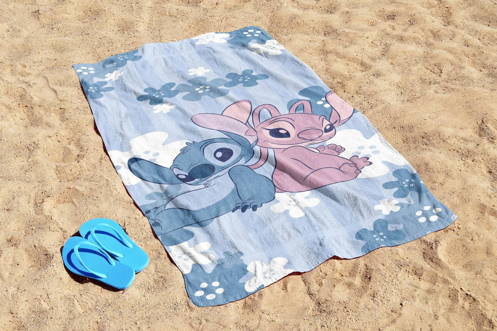 Jay Franco Kids Disney Lilo i Stitch 100% bawełniany ręcznik plażowy – 71 x 147 cm Super miękki ręcznik kąpielowy, basenowy i podróżny, oficjalny produkt licencjonowany, niebieski