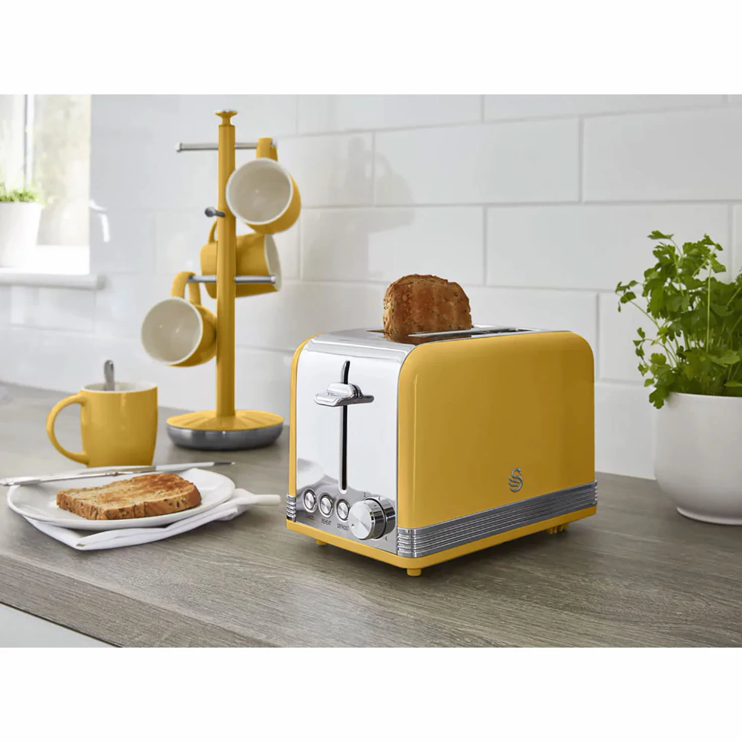 Swan Retro Toster 2 Plasterki 815W Stal nierdzewna Żółty